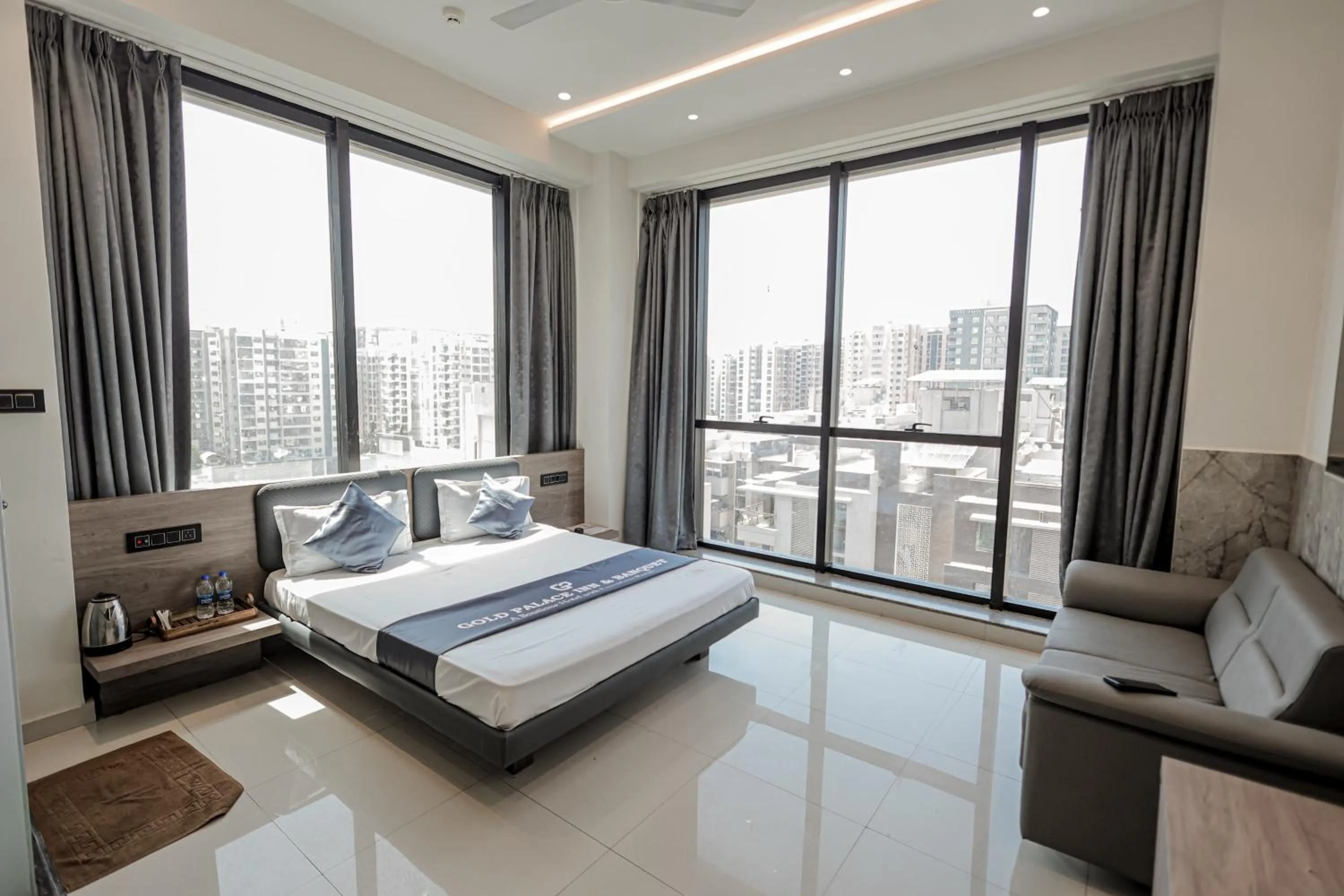 Bed in Hotel Gold Palace Inn