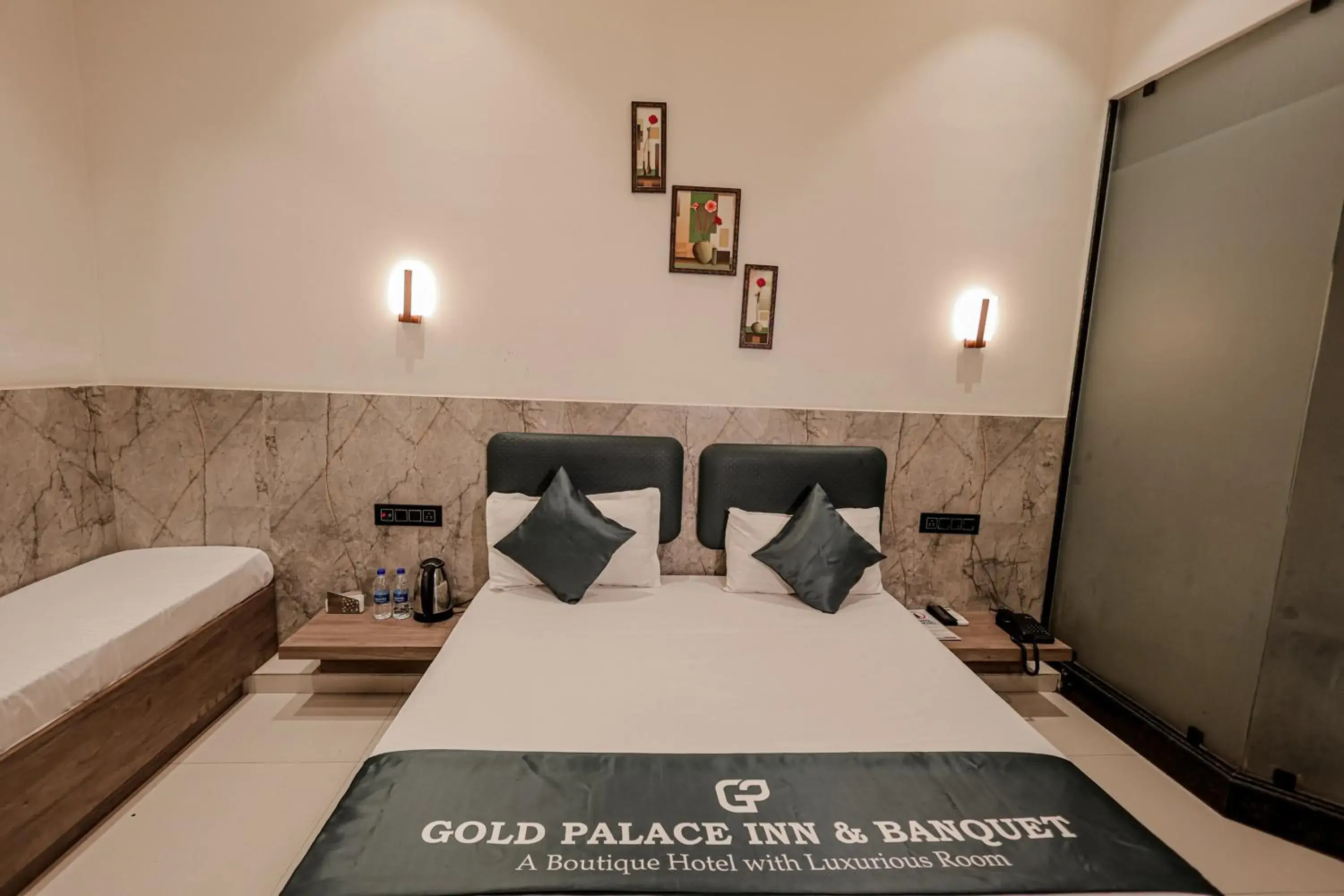 Bed in Hotel Gold Palace Inn Bed in Hotel Gold Palace Inn