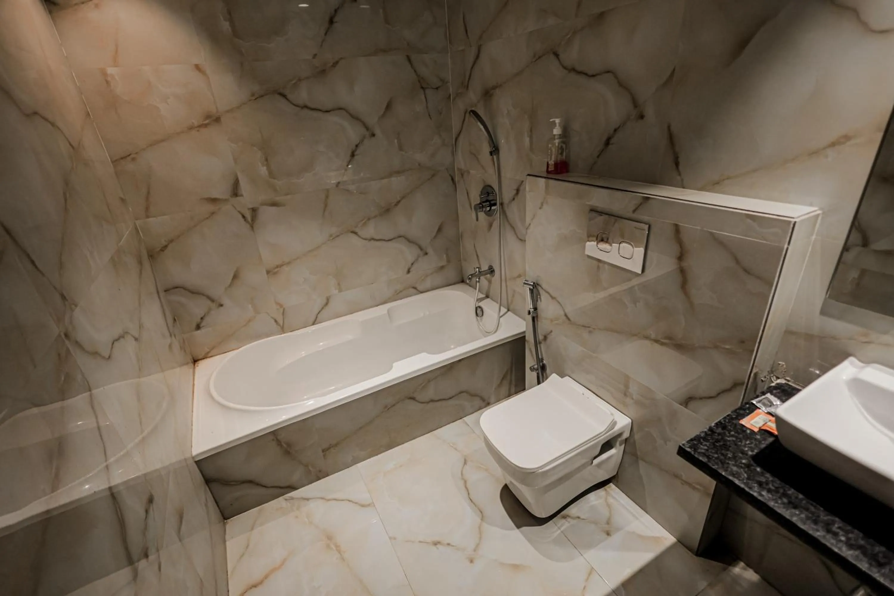 Bathroom in Hotel Gold Palace Inn