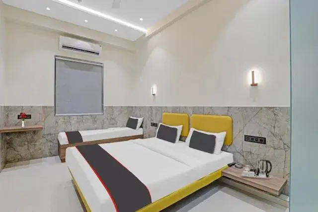 Deluxe Room - single occupancy in Hotel Gold Palace Inn Deluxe Room - single occupancy in Hotel Gold Palace Inn