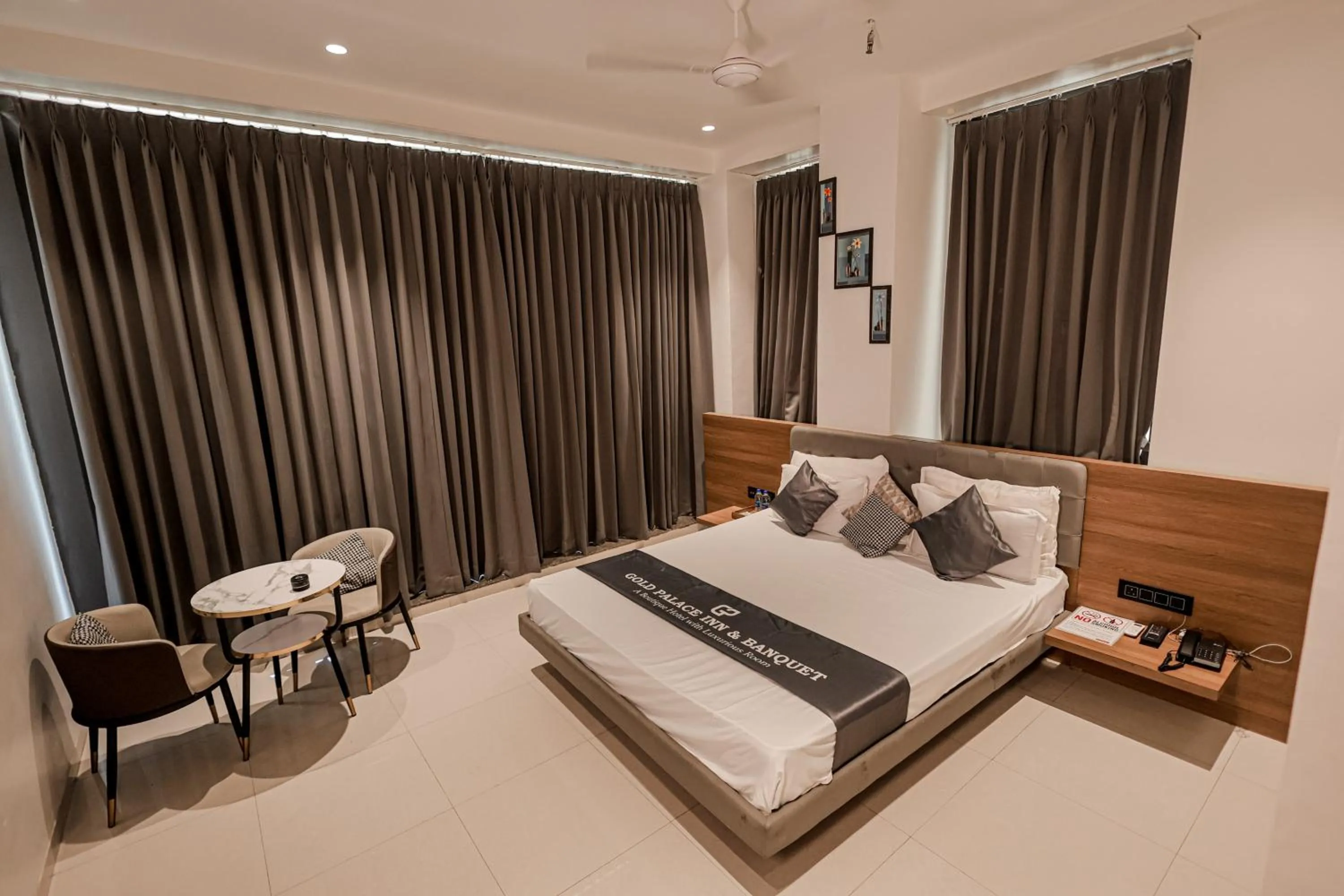 Bed in Hotel Gold Palace Inn