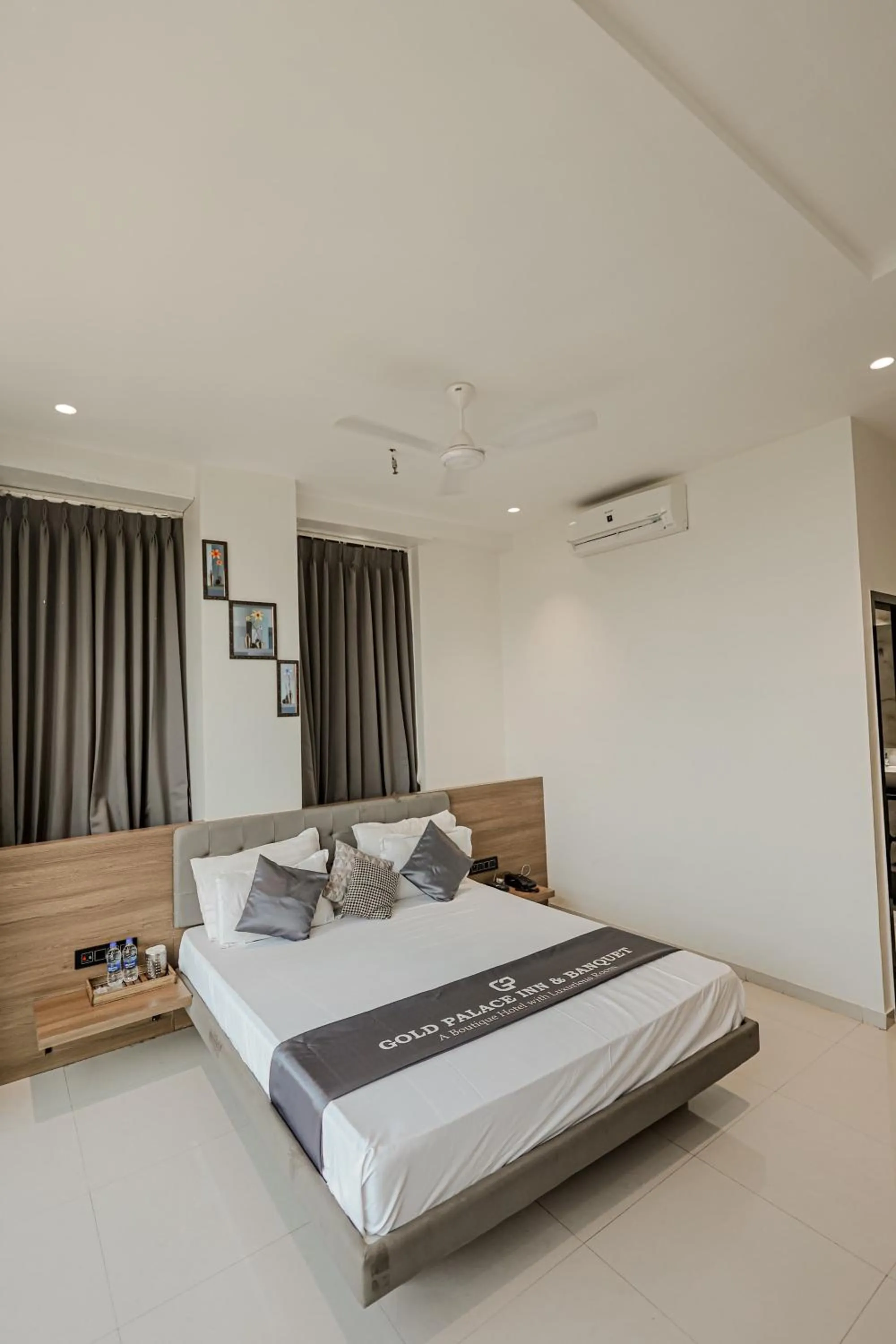 Photo of the whole room, Bed in Hotel Gold Palace Inn