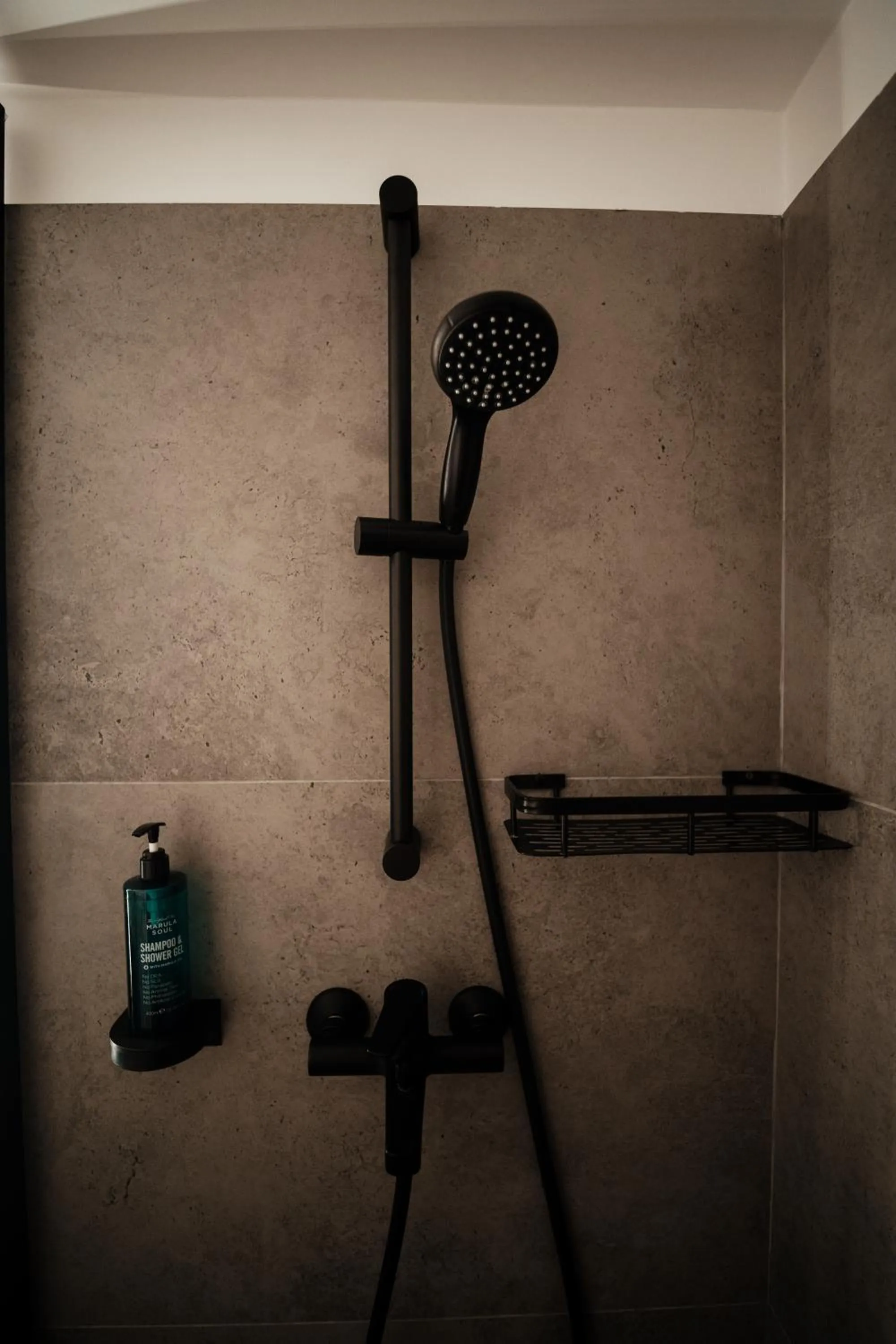 Shower in Moon Valley Comarnic