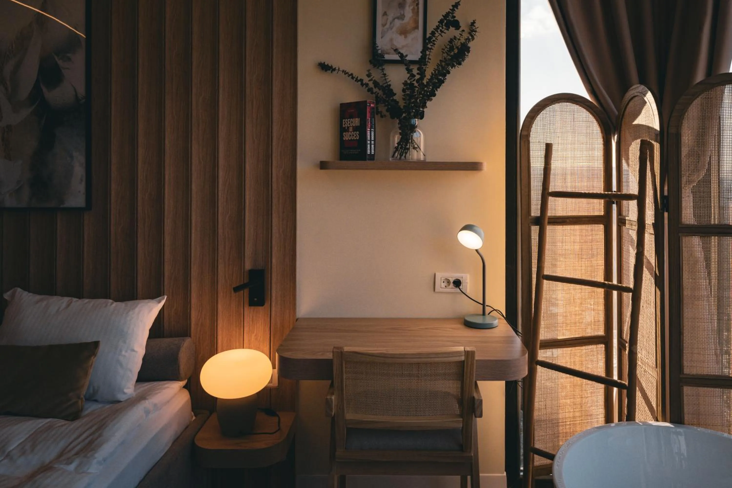 Bedroom, Bed in Moon Valley Comarnic