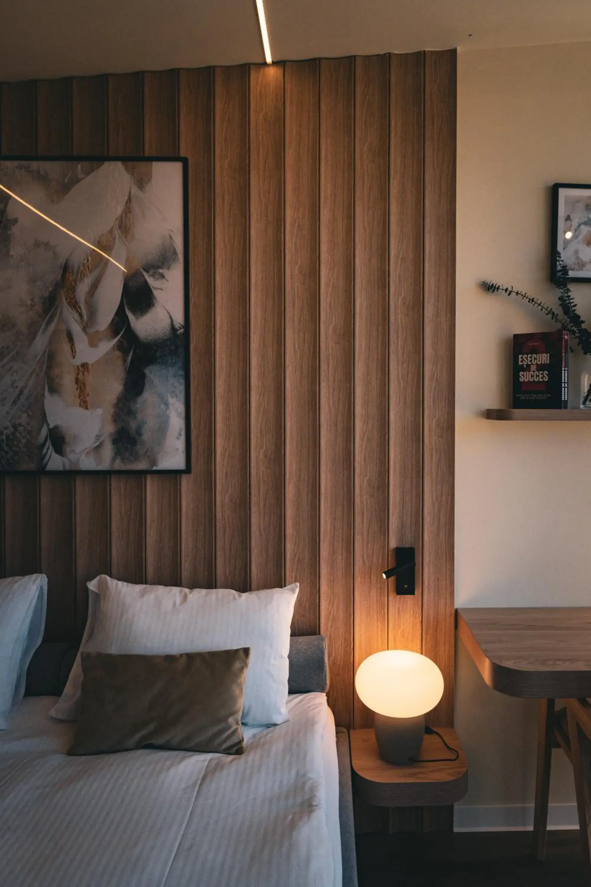 Bed in Moon Valley Comarnic Bed in Moon Valley Comarnic