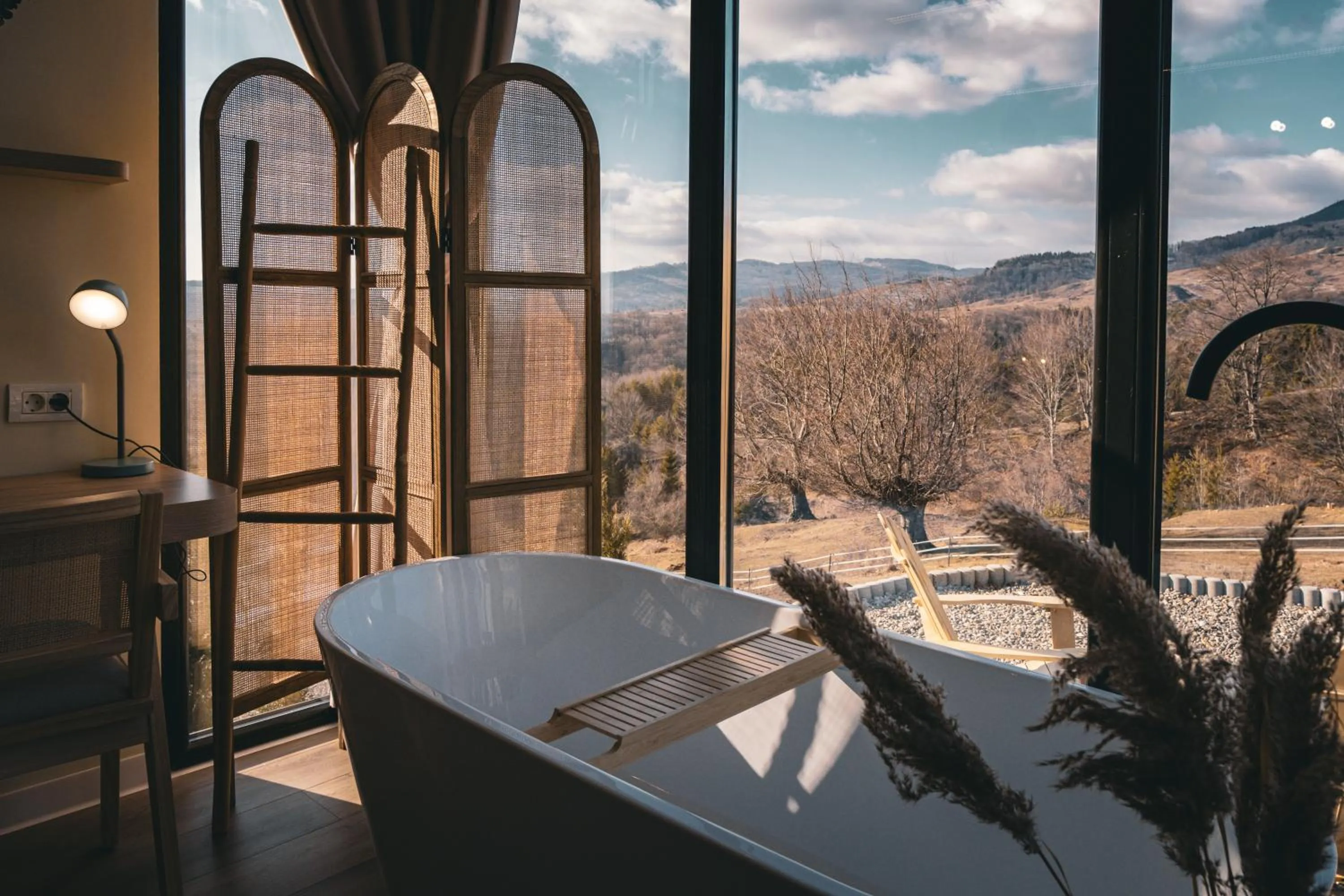 Bath in Moon Valley Comarnic