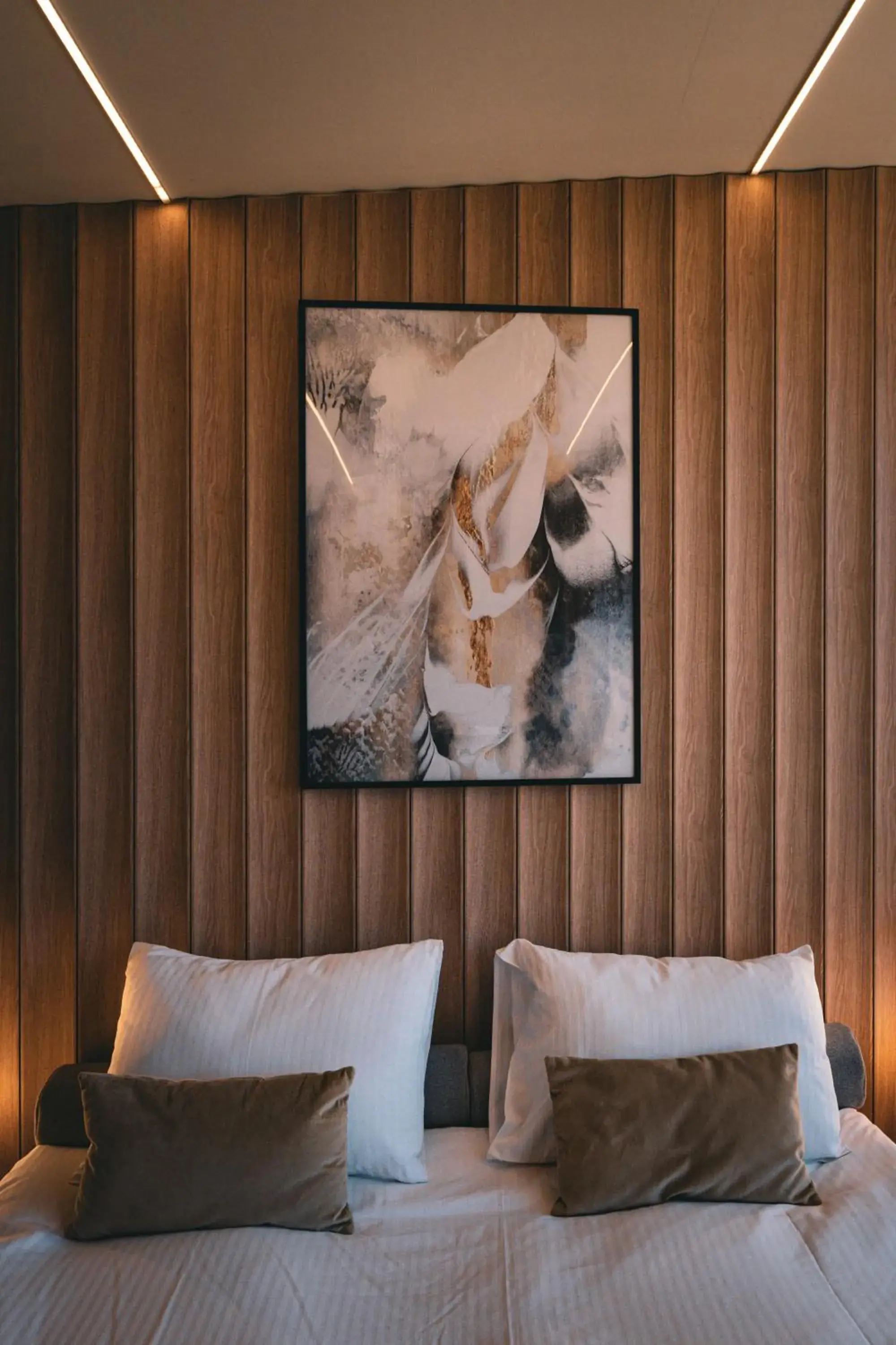 Bed in Moon Valley Comarnic Bed in Moon Valley Comarnic