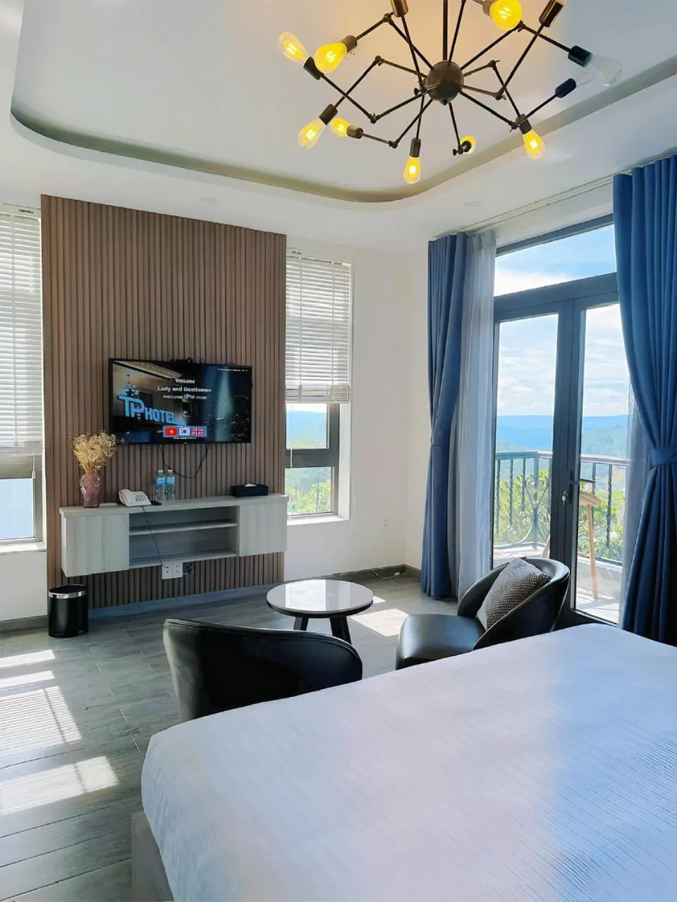 Coffee/tea facilities, Bed in TP Dalat Hotel