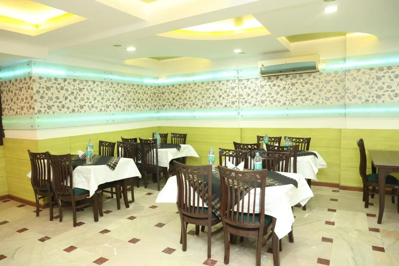 Restaurant/places to eat in Hotel Panna Paradise