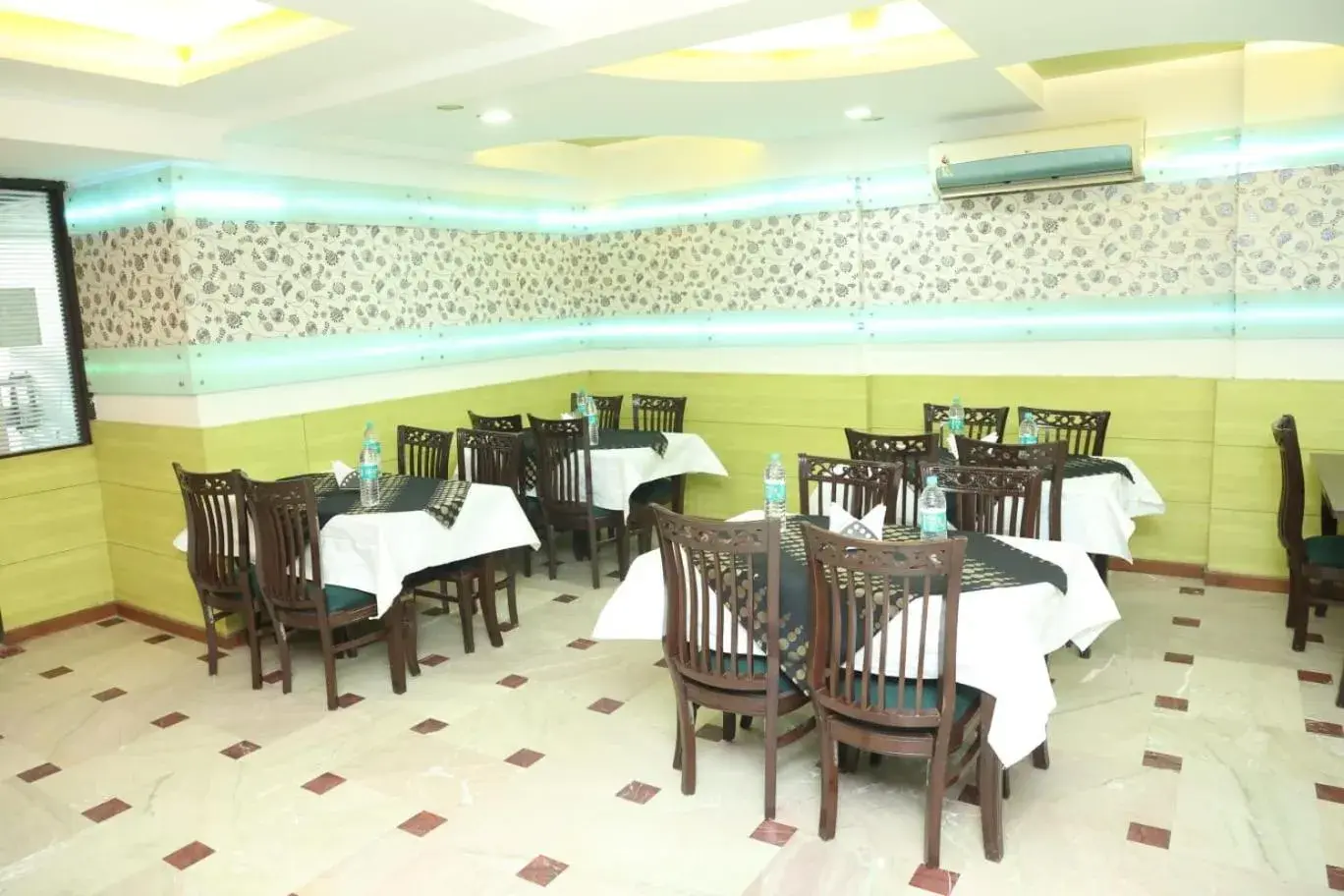 Restaurant/places to eat in Hotel Panna Paradise Restaurant/places to eat in Hotel Panna Paradise