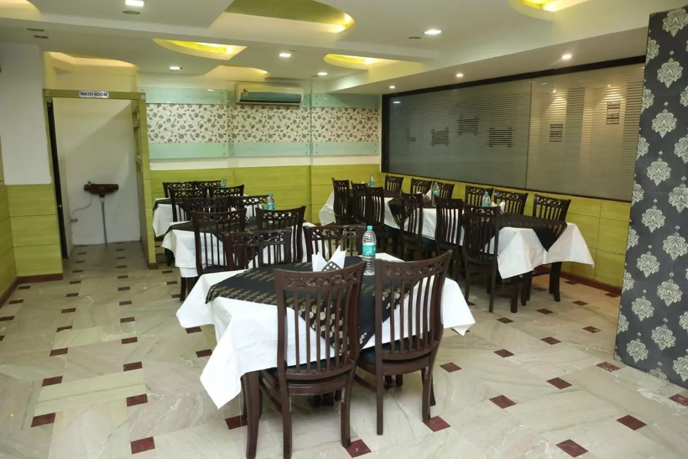 Restaurant/places to eat in Hotel Panna Paradise