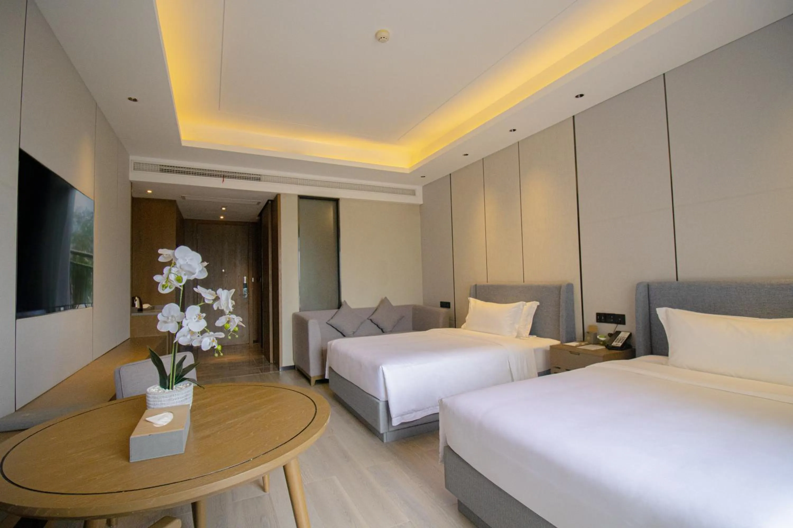 Bedroom, Bed in DongHu Resort Hotel