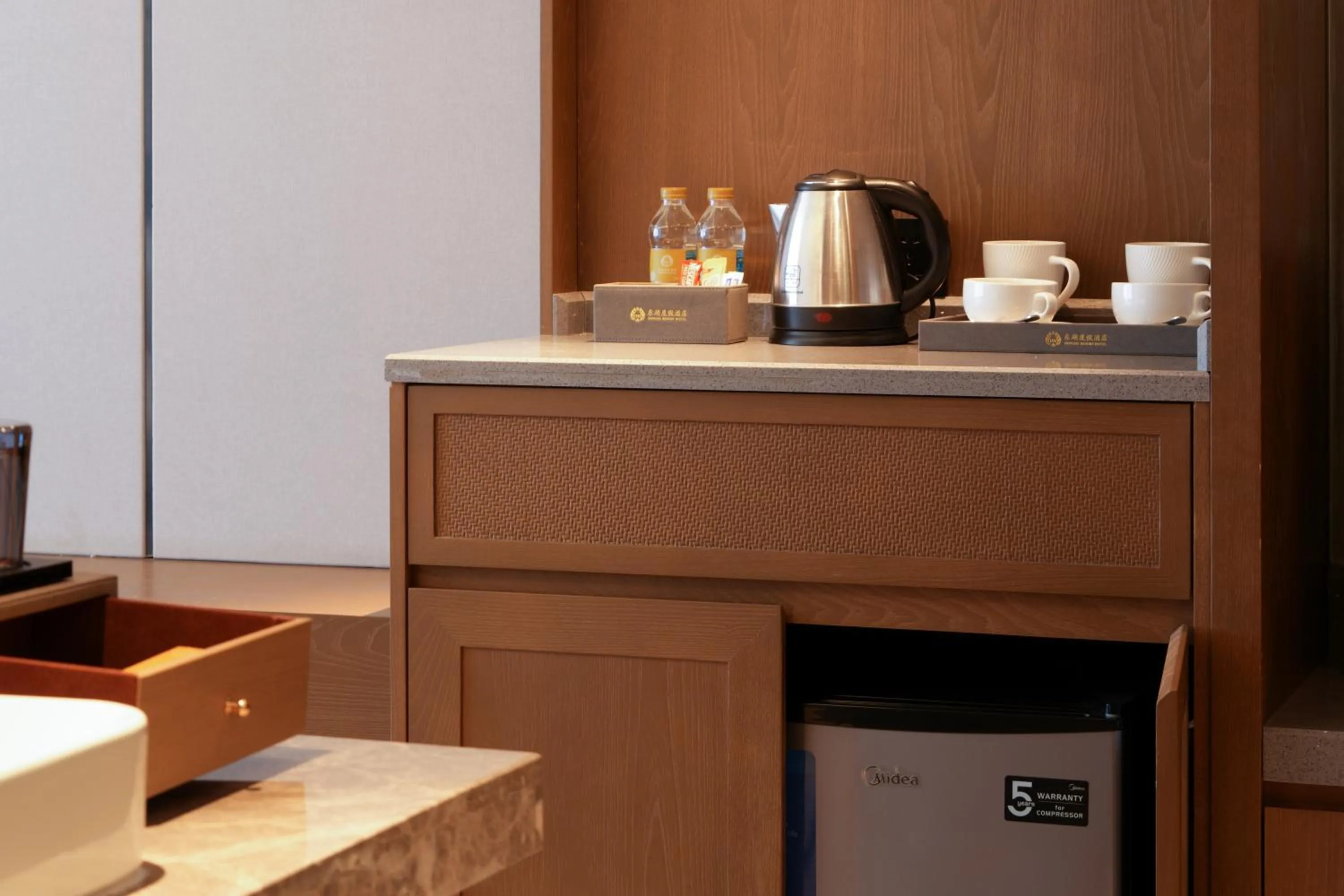 Coffee/tea facilities in DongHu Resort Hotel