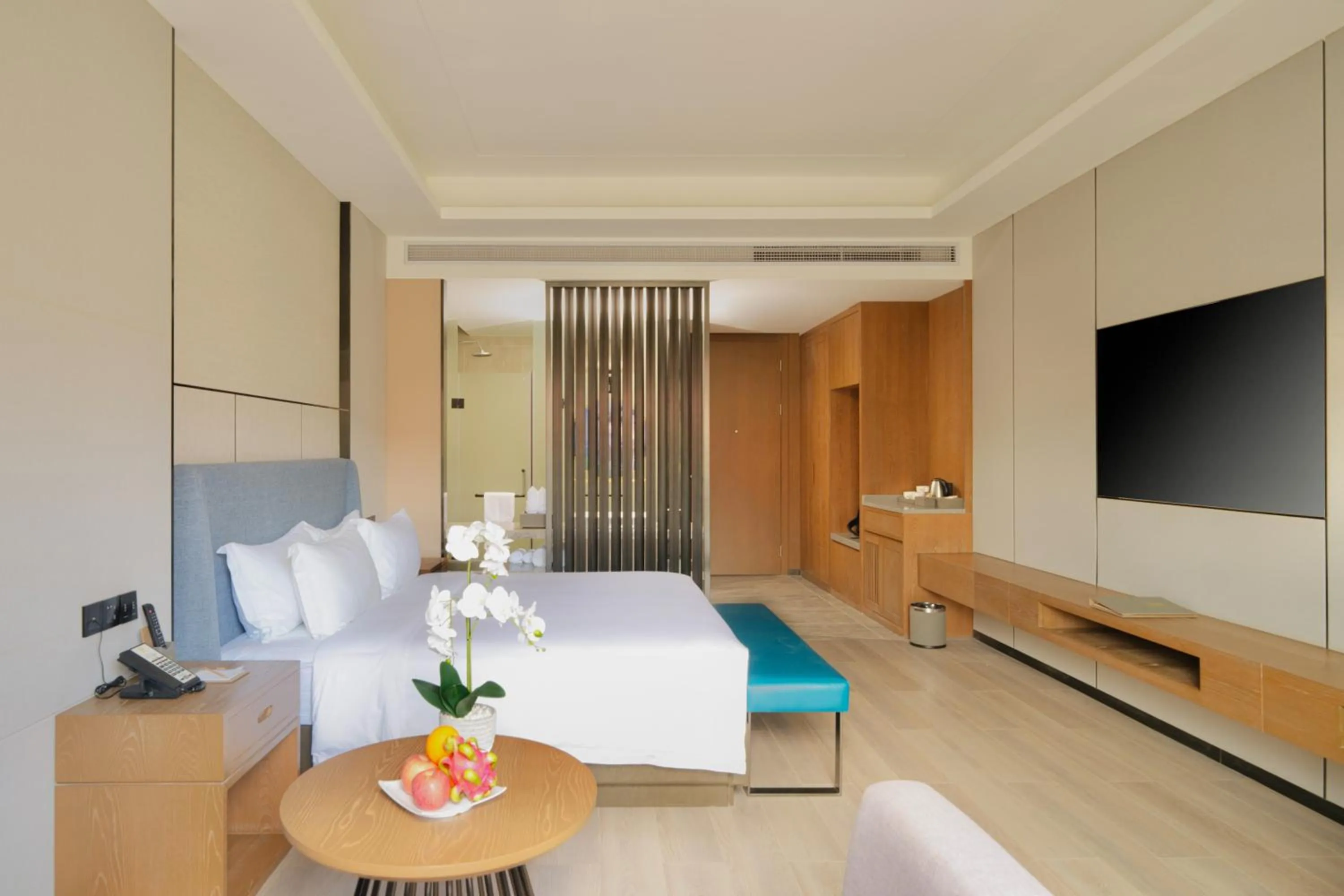 Bed in DongHu Resort Hotel