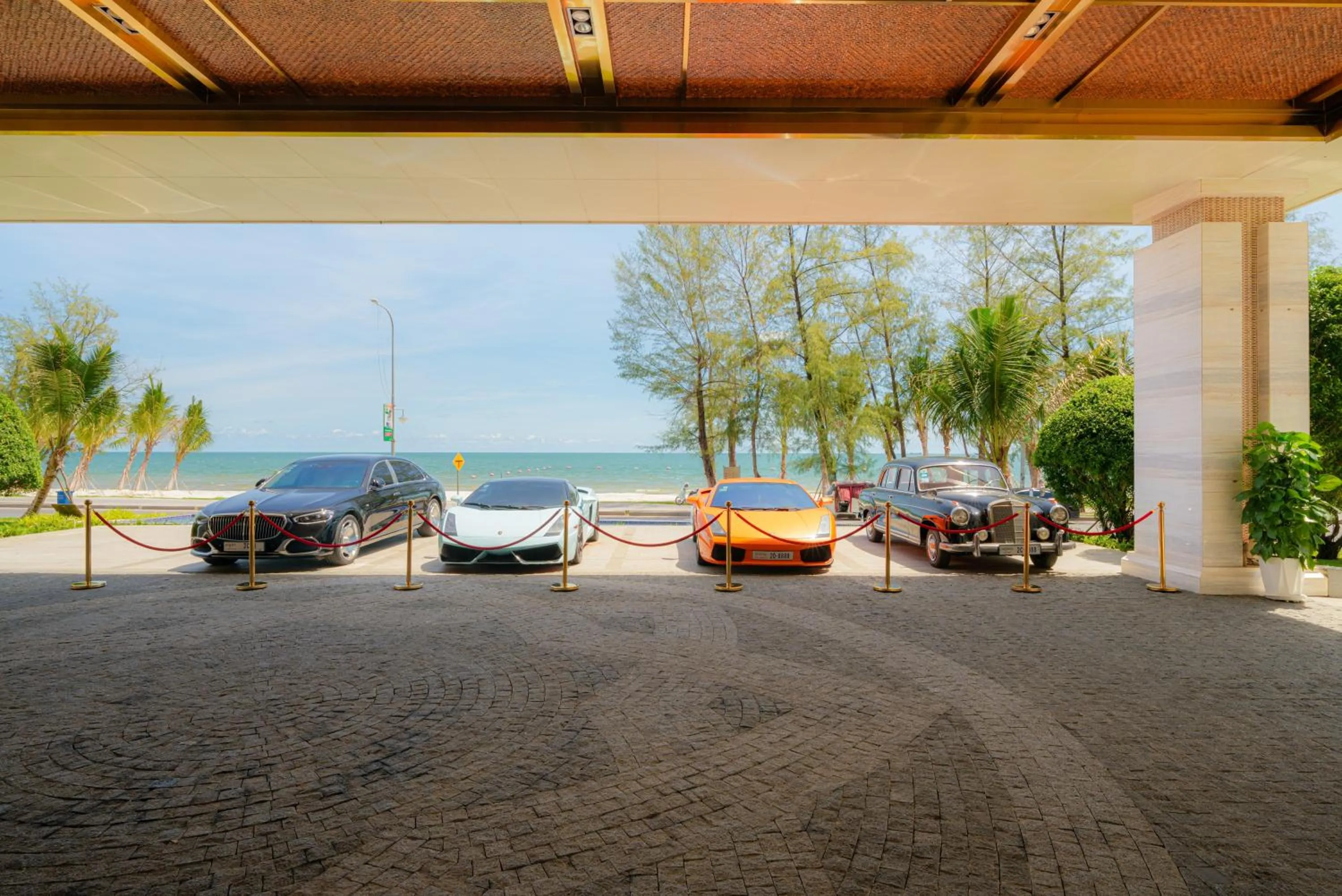 Parking in DongHu Resort Hotel