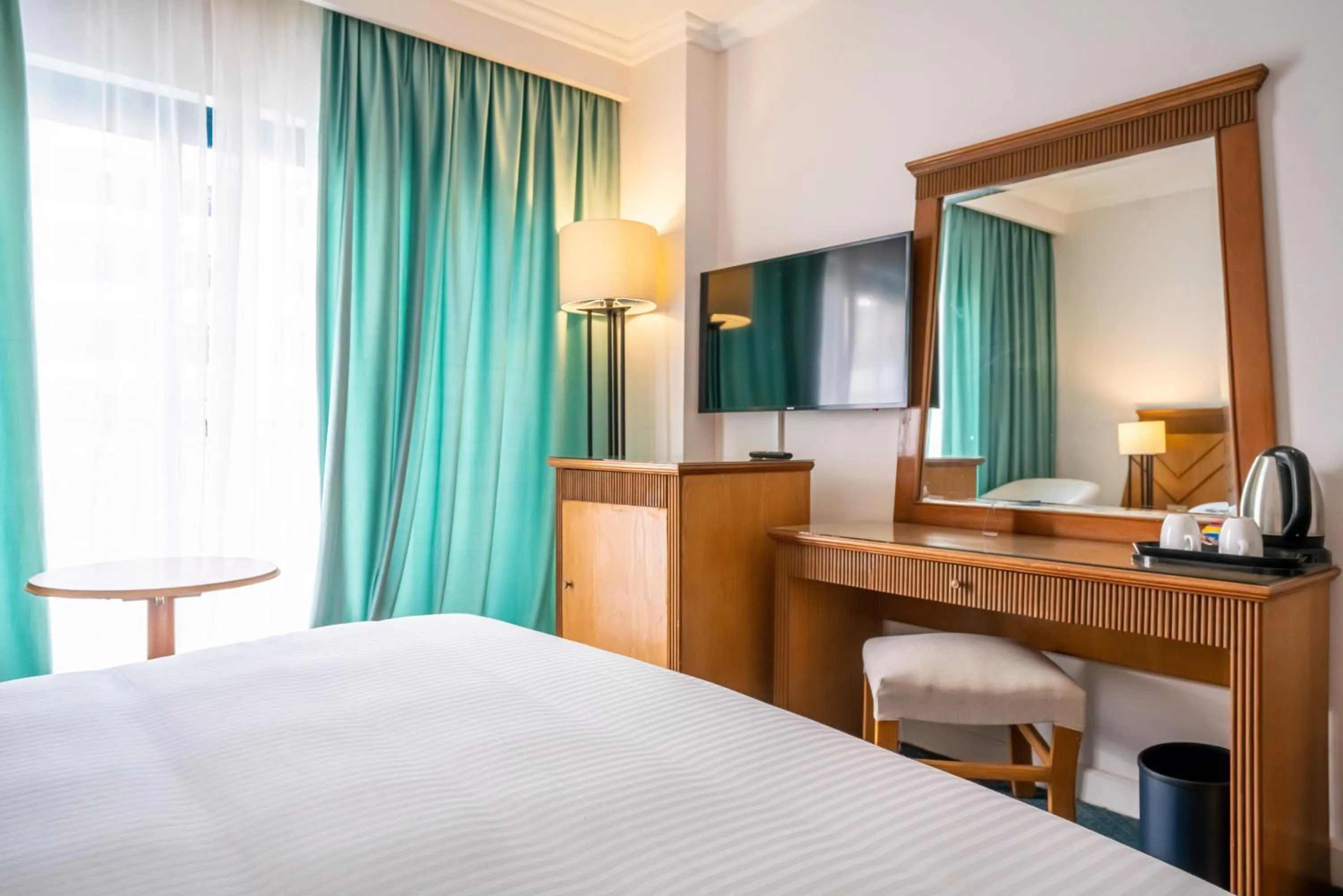 City view, Bed in Azal Pyramids Hotel