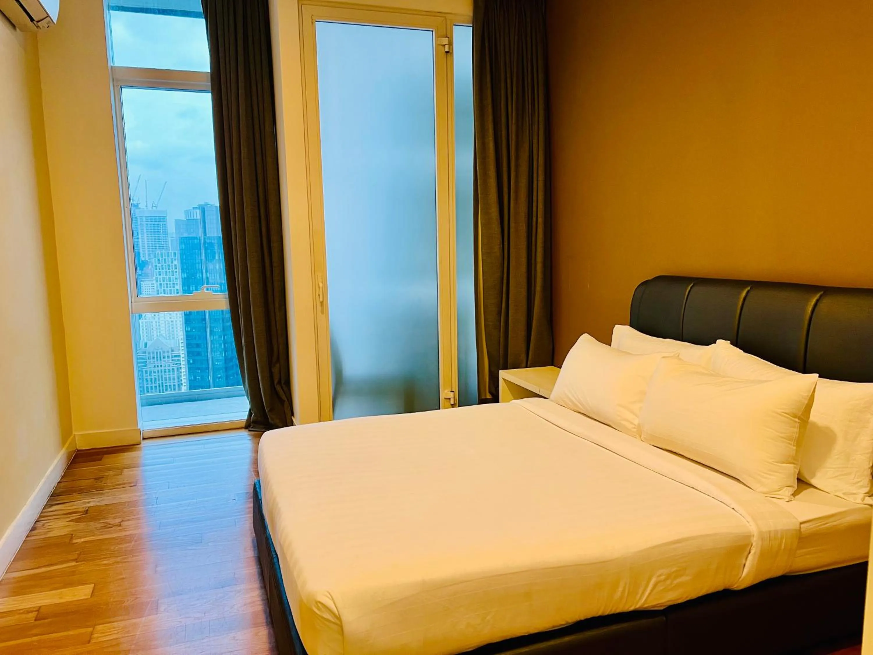 Photo of the whole room in De Sky Platinum Suites KLCC Kuala Lumpur