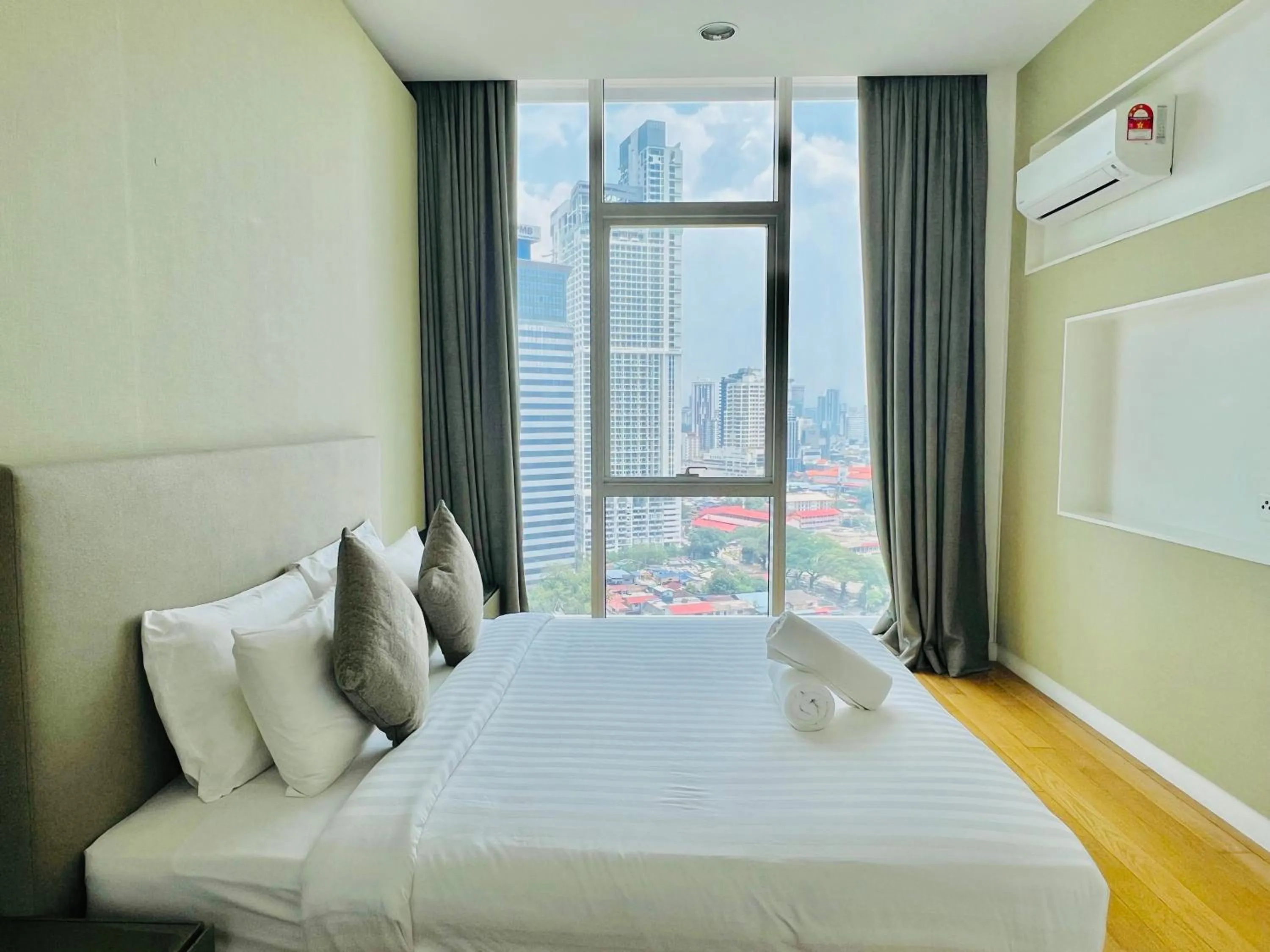 Photo of the whole room in De Sky Platinum Suites KLCC Kuala Lumpur