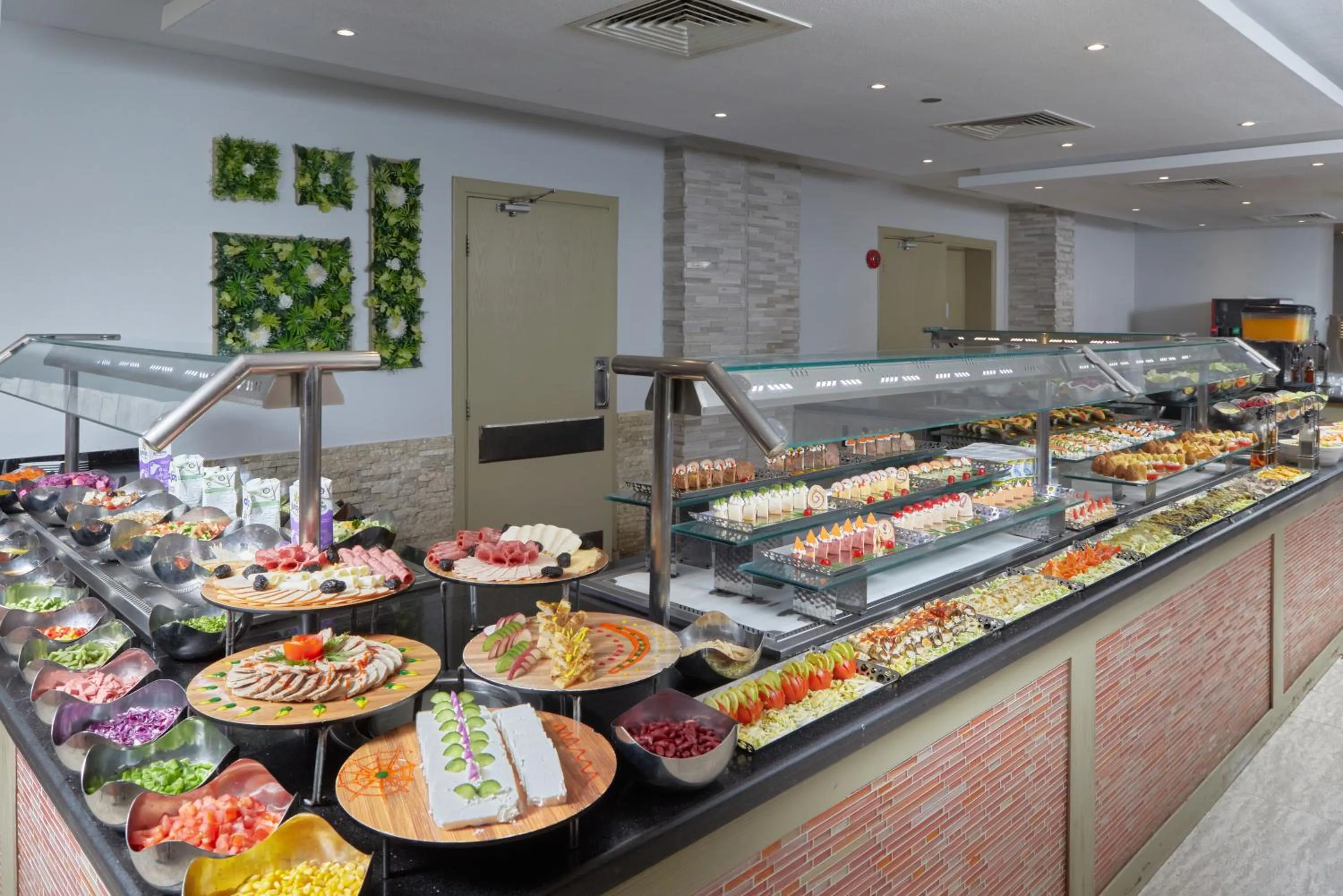 Restaurant/places to eat in Fun & Sun Naama Waves