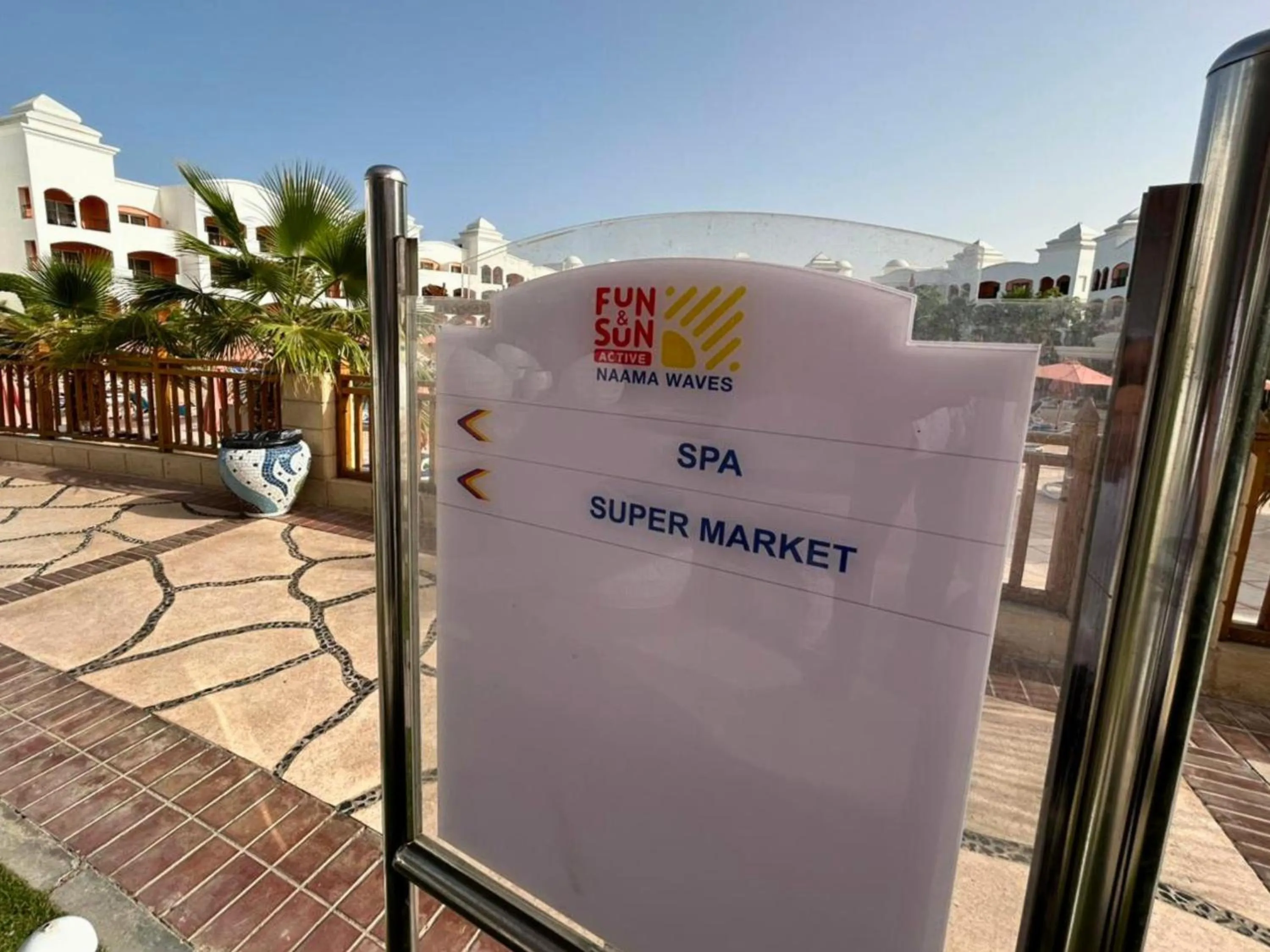 Logo/Certificate/Sign in Fun & Sun Naama Waves
