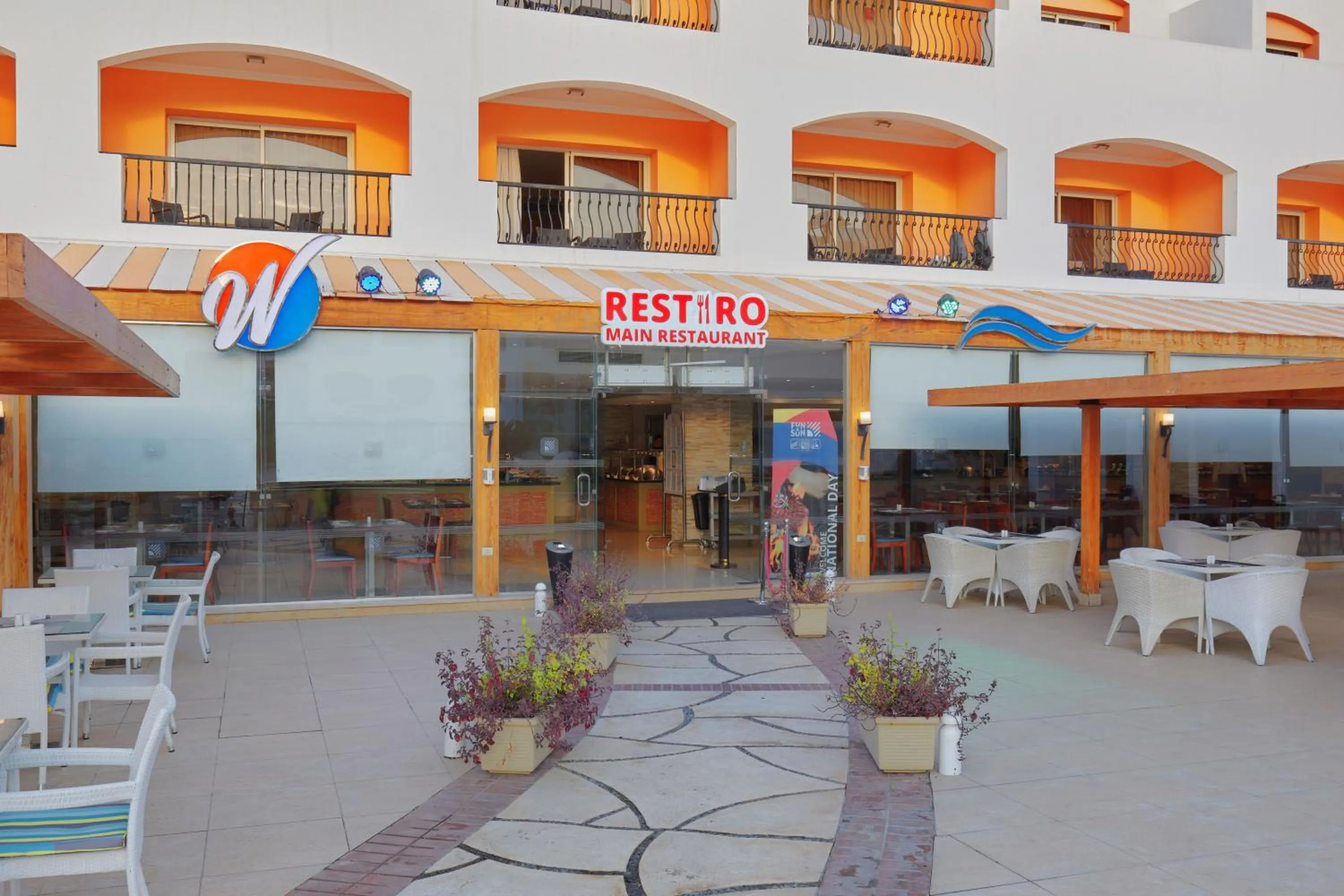 Restaurant/places to eat in Fun & Sun Naama Waves