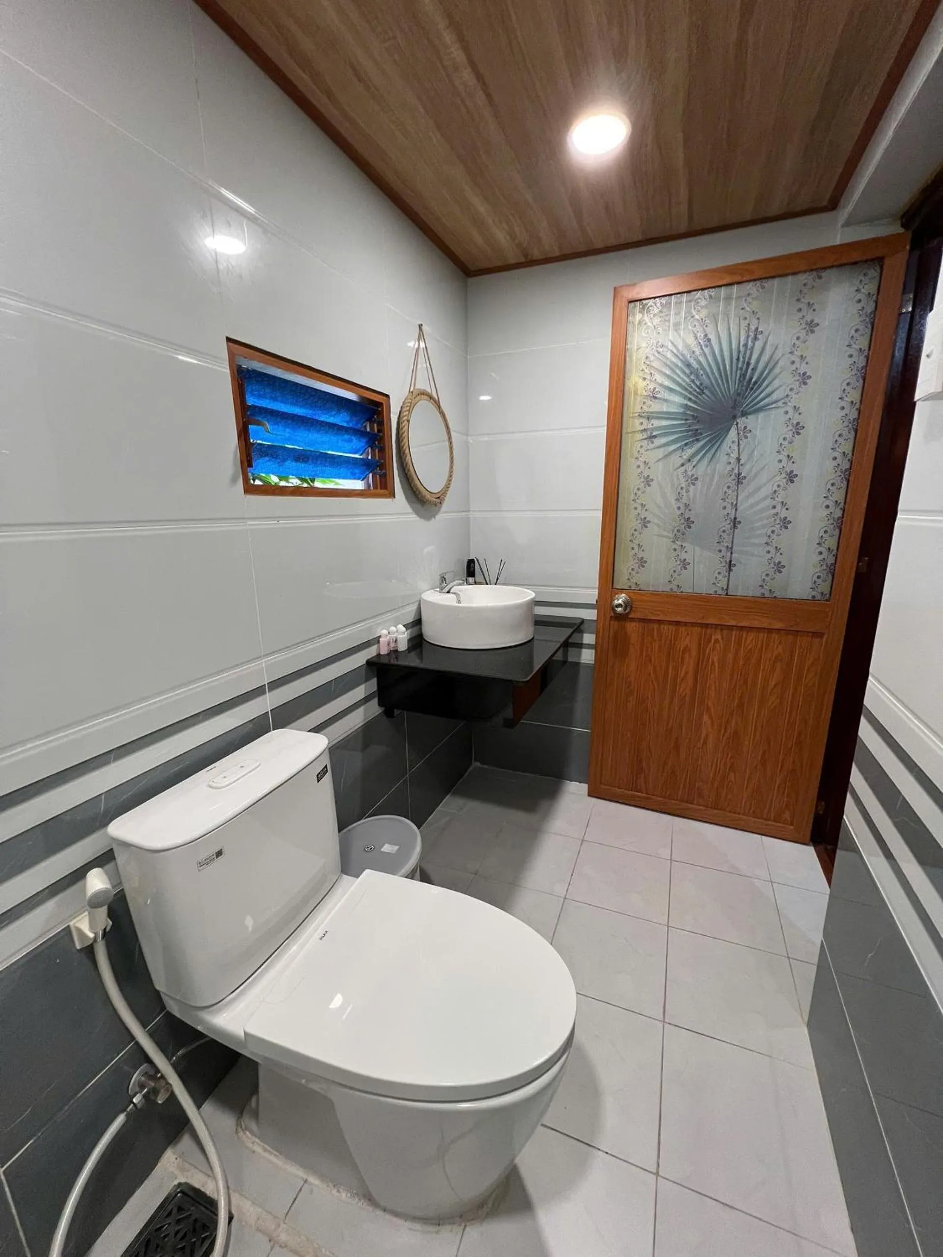 Toilet in Wooden Homestay LAGI