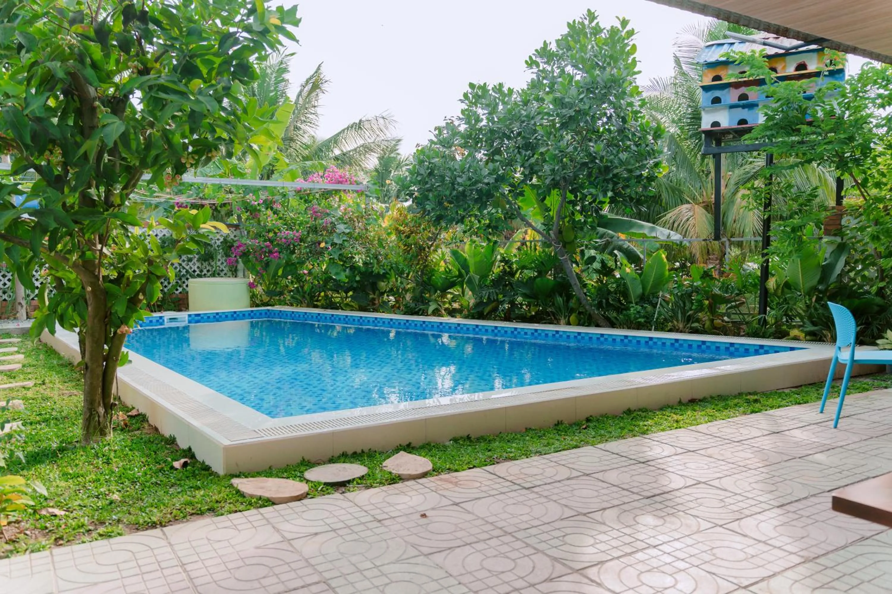 Swimming pool in Wooden Homestay LAGI