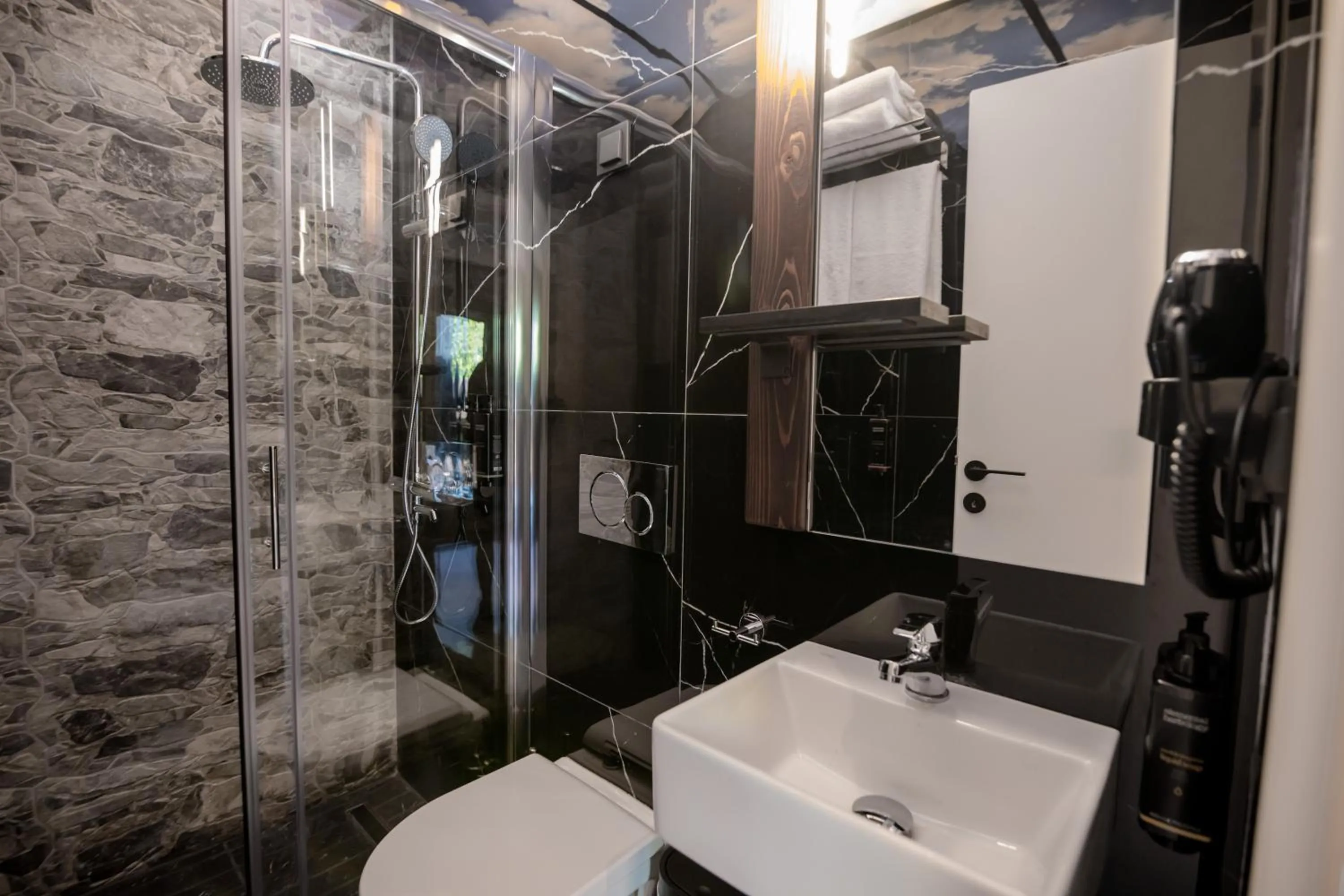 Sylvia Camping & Luxury Suites, Panel Hospitality Homes & Villas