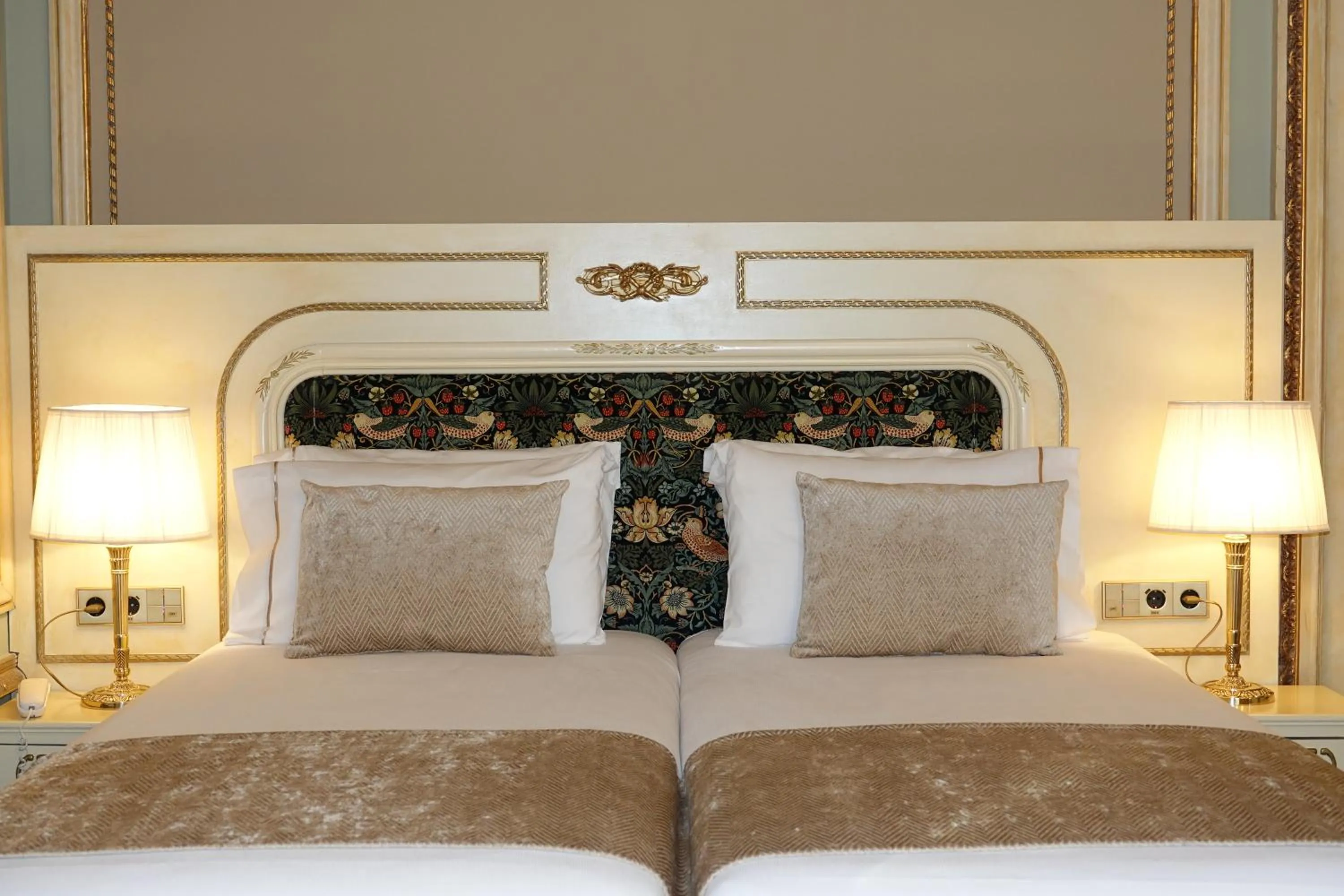 Bedroom, Bed in Hotel Continental Palacete