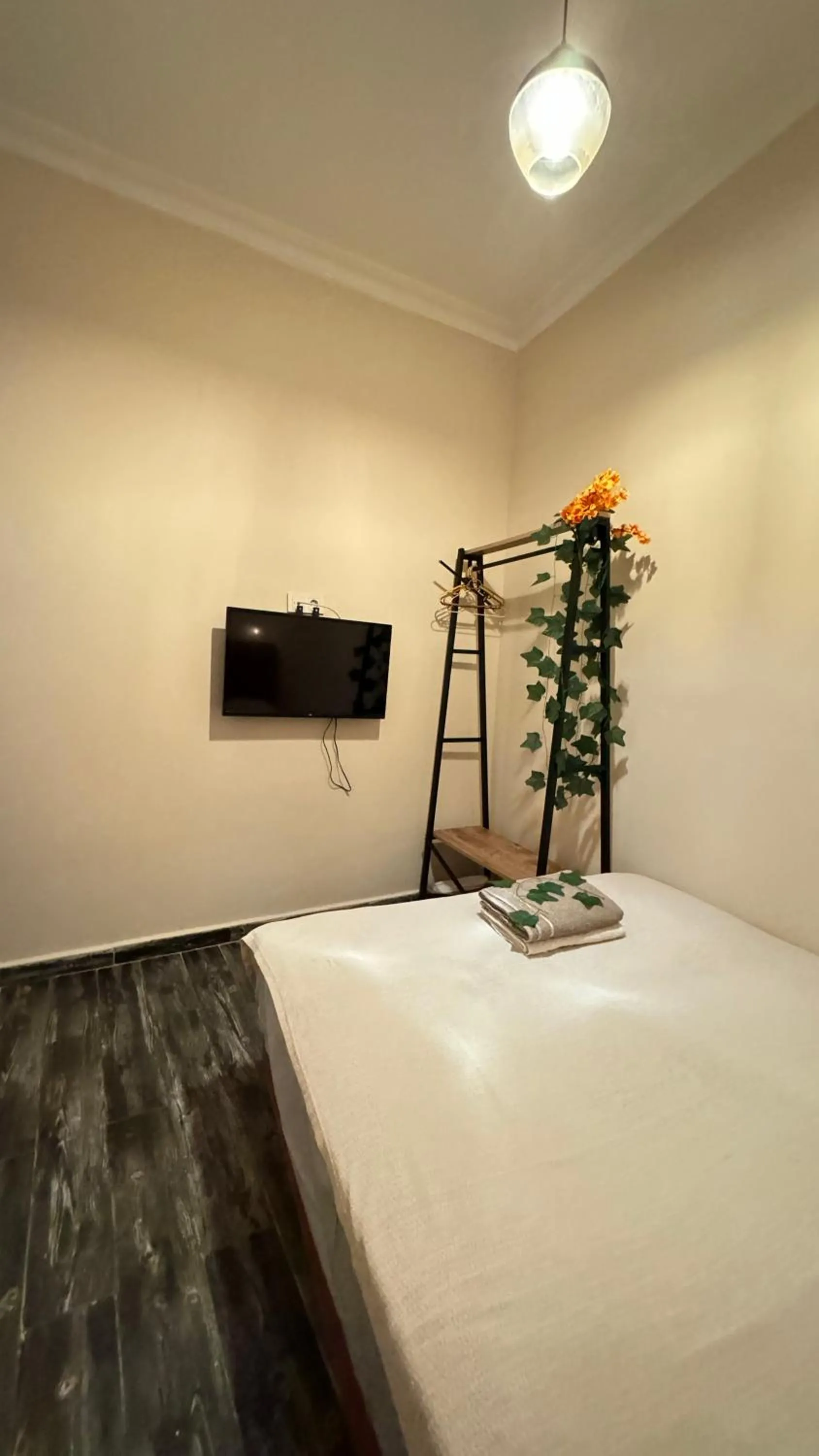 Bed in Callisto Pub & Kitchen & Hotel