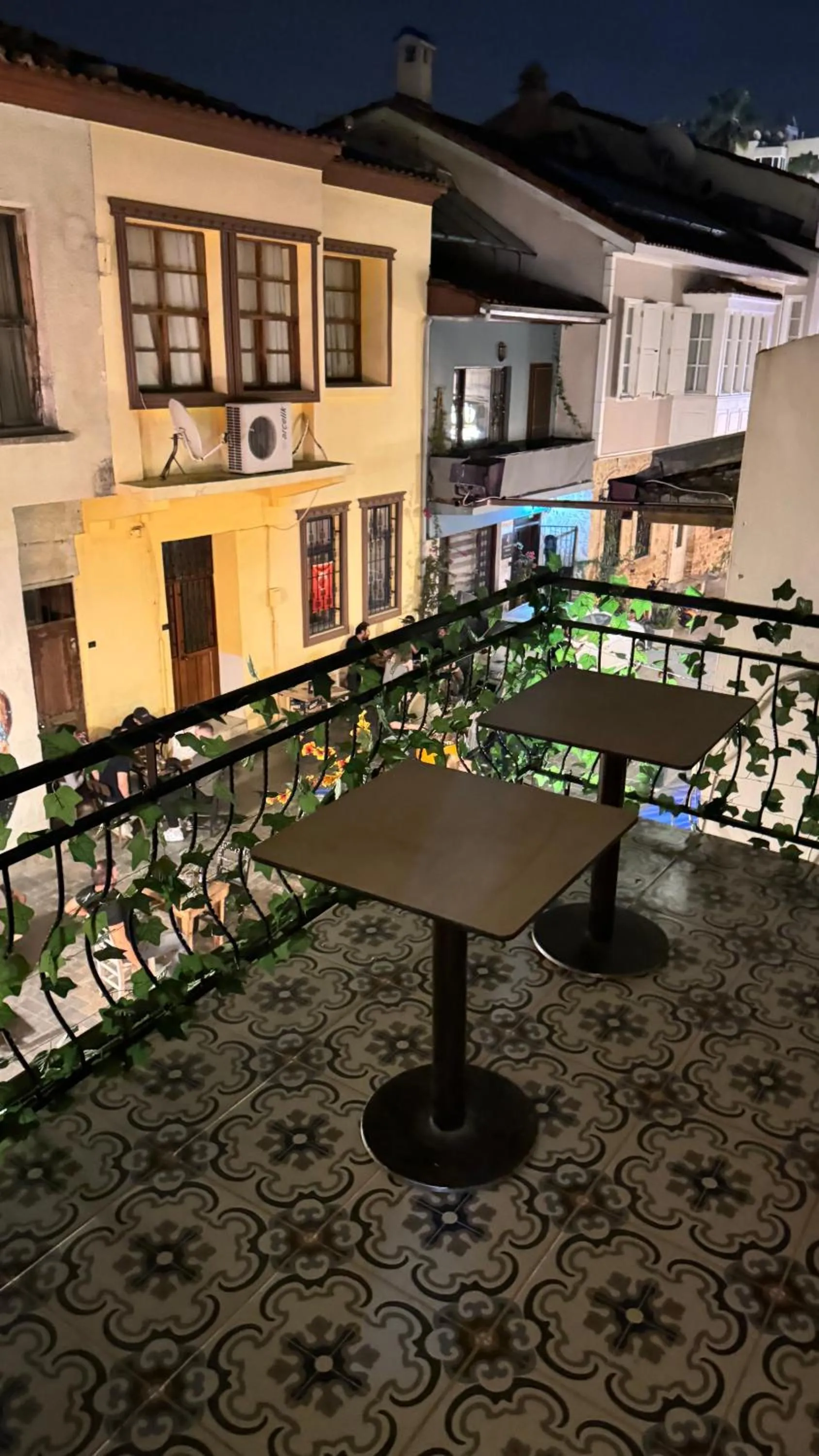 Callisto Pub & Kitchen & Hotel