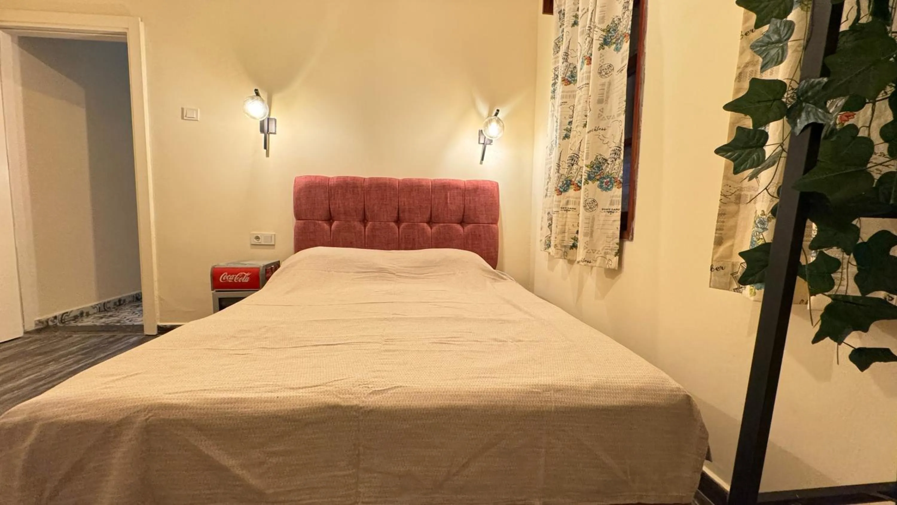 Bed in Callisto Pub & Kitchen & Hotel