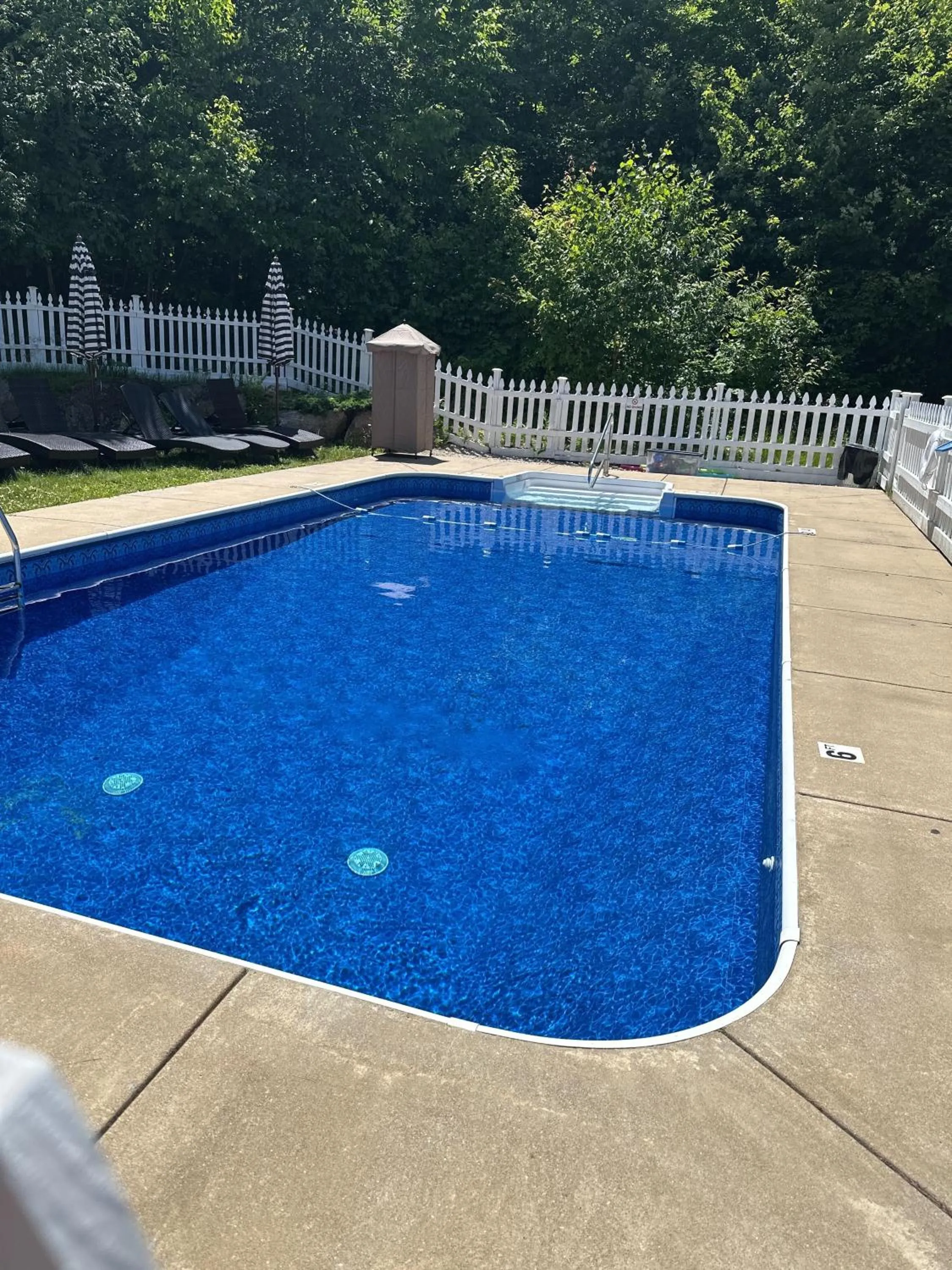 Swimming pool in The Aurora Inn & Cottages