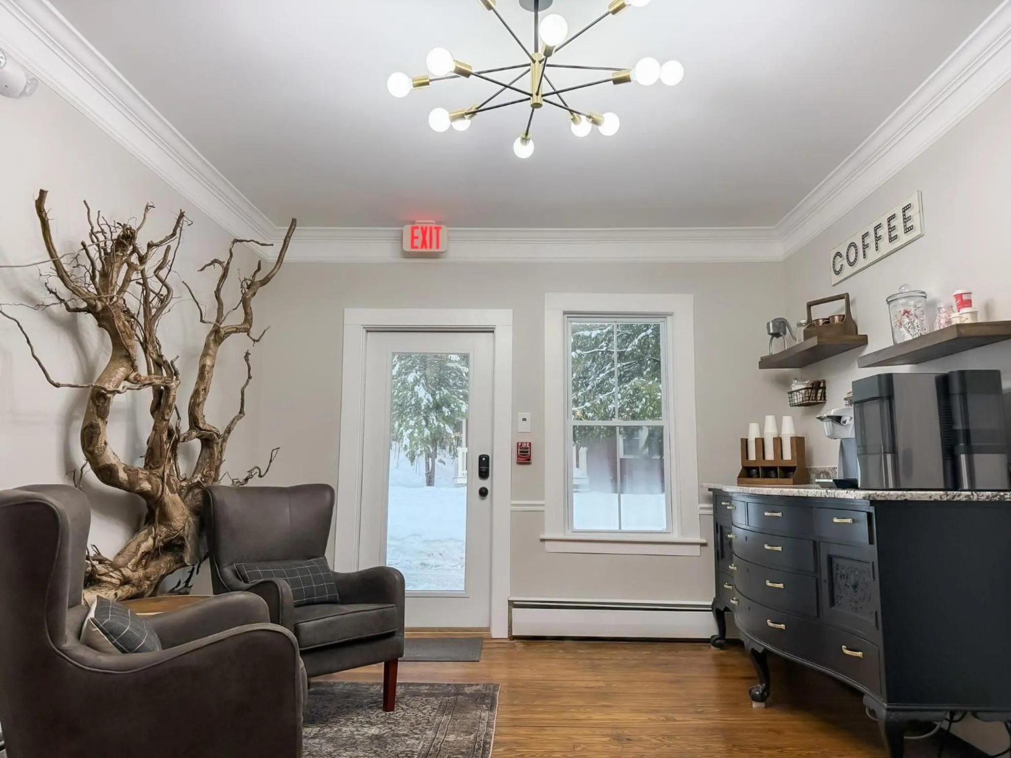 Coffee/tea facilities in The Aurora Inn & Cottages