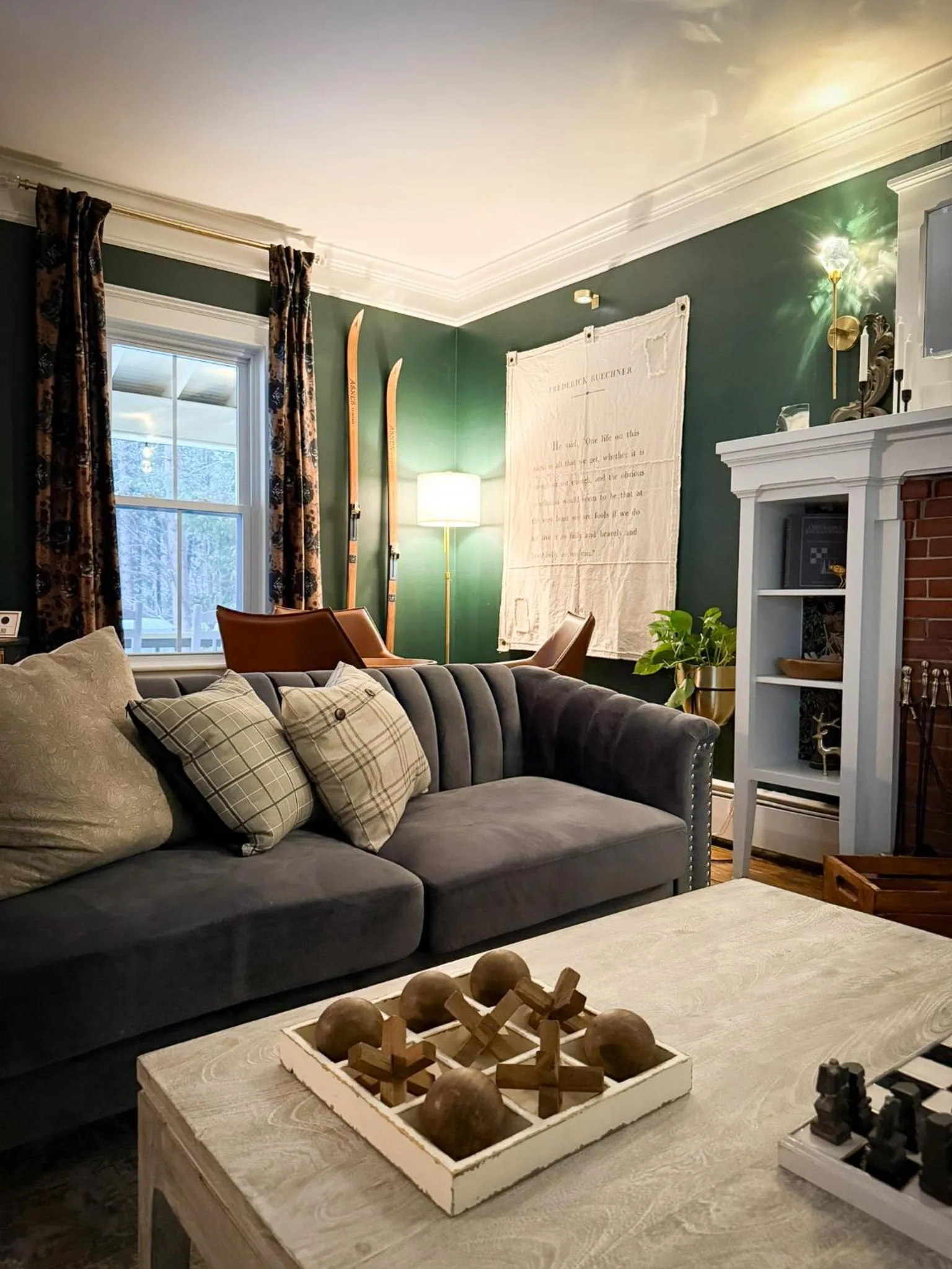 Living room in The Aurora Inn & Cottages