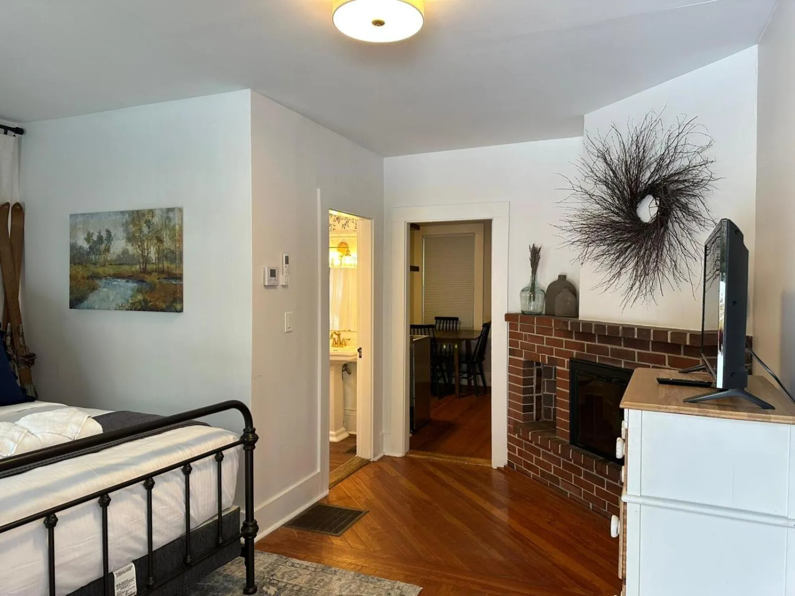 The Aurora Inn & Cottages