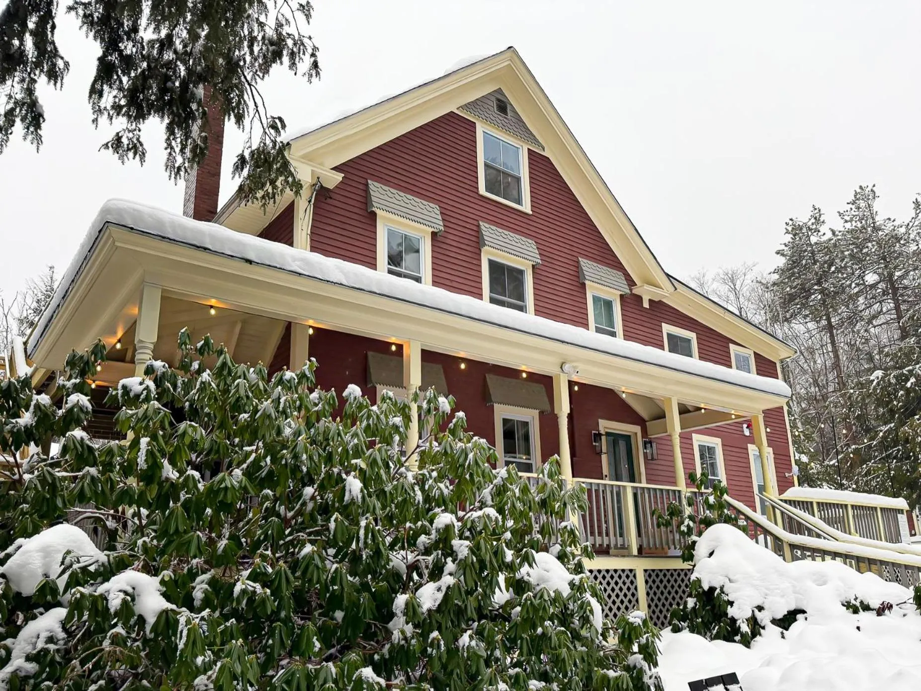Property building in The Aurora Inn & Cottages
