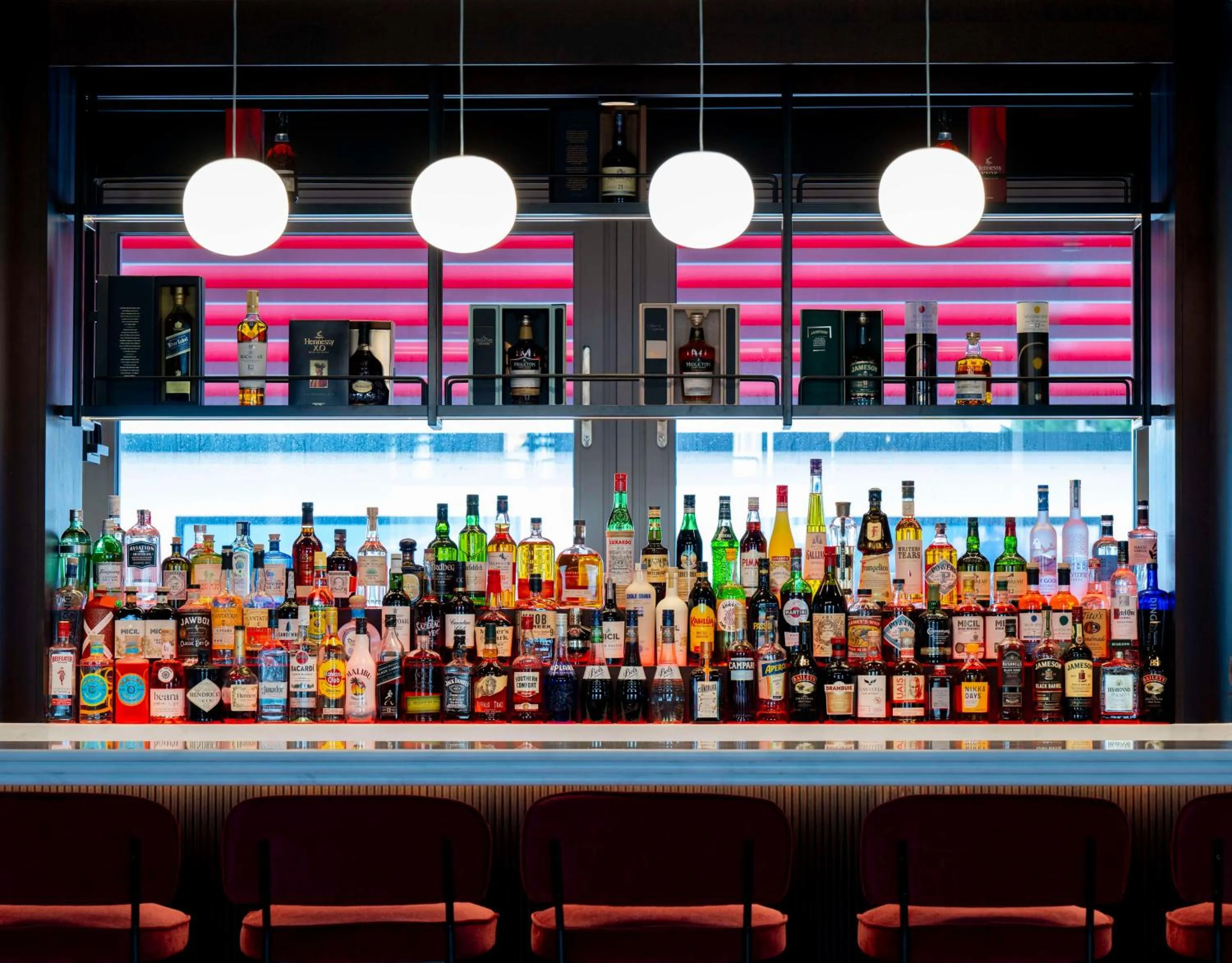 Lounge or bar in Radisson RED Galway