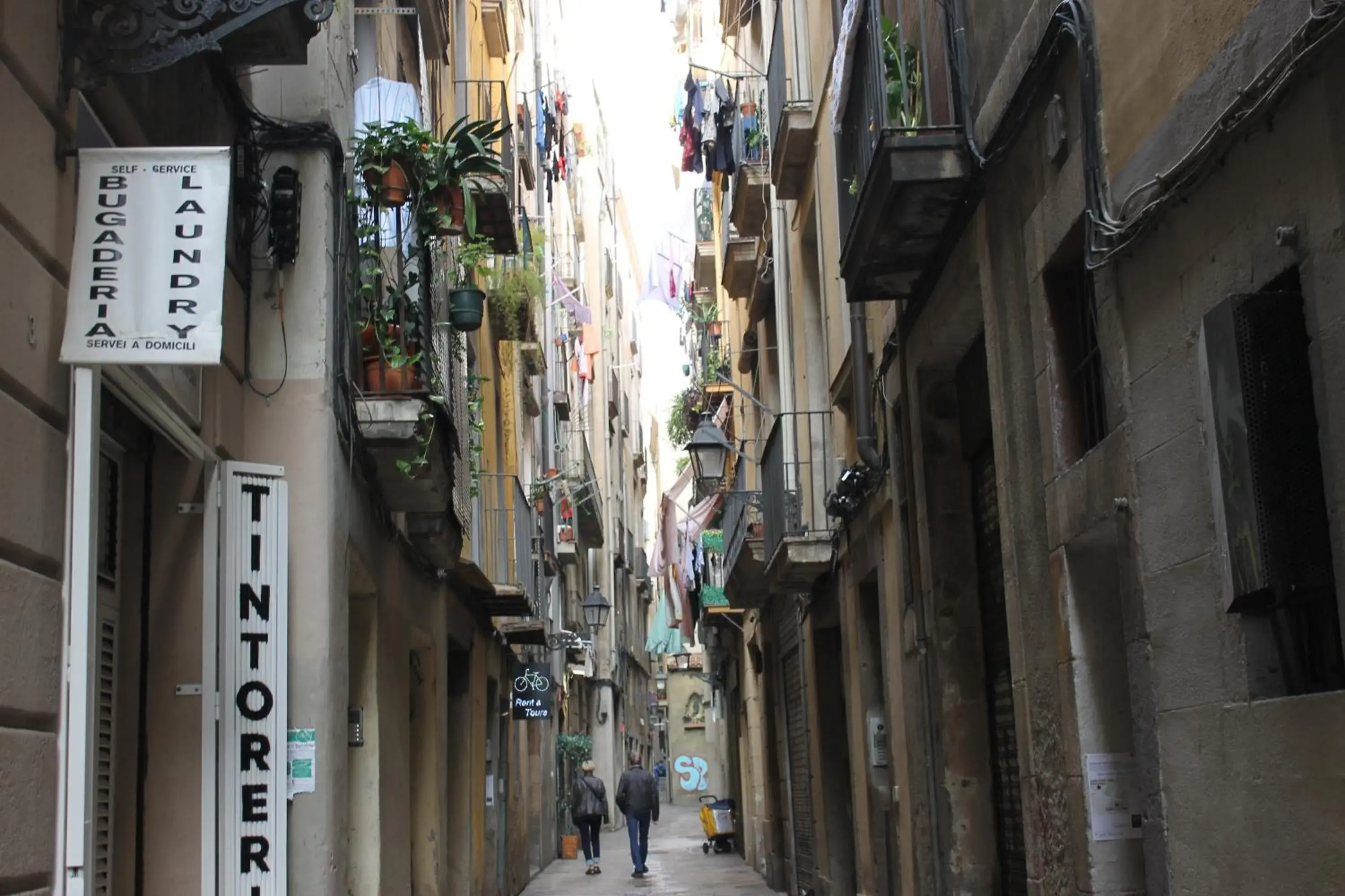 Property building in Apartaments Ciutat Vella Property building in Apartaments Ciutat Vella