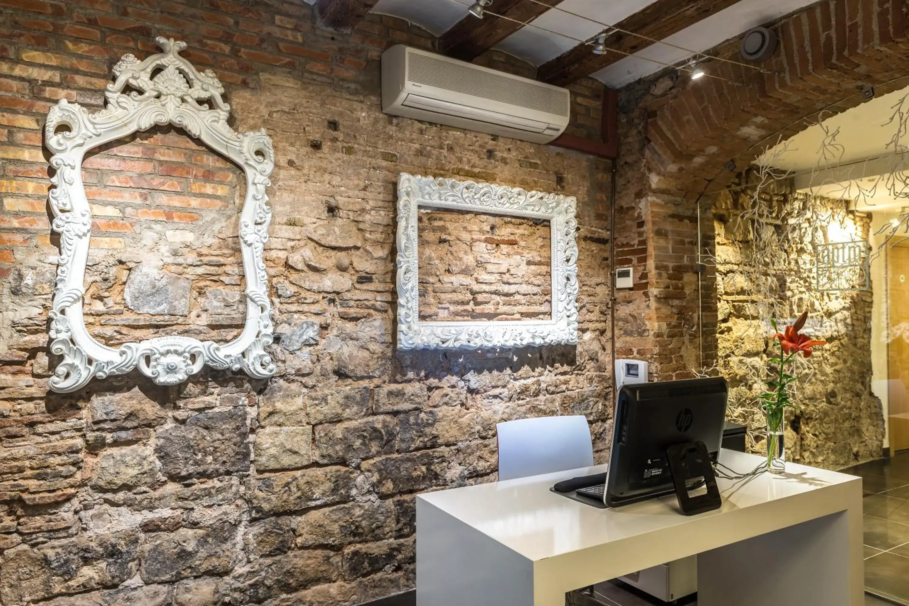 Lobby or reception in Apartaments Ciutat Vella Lobby or reception in Apartaments Ciutat Vella