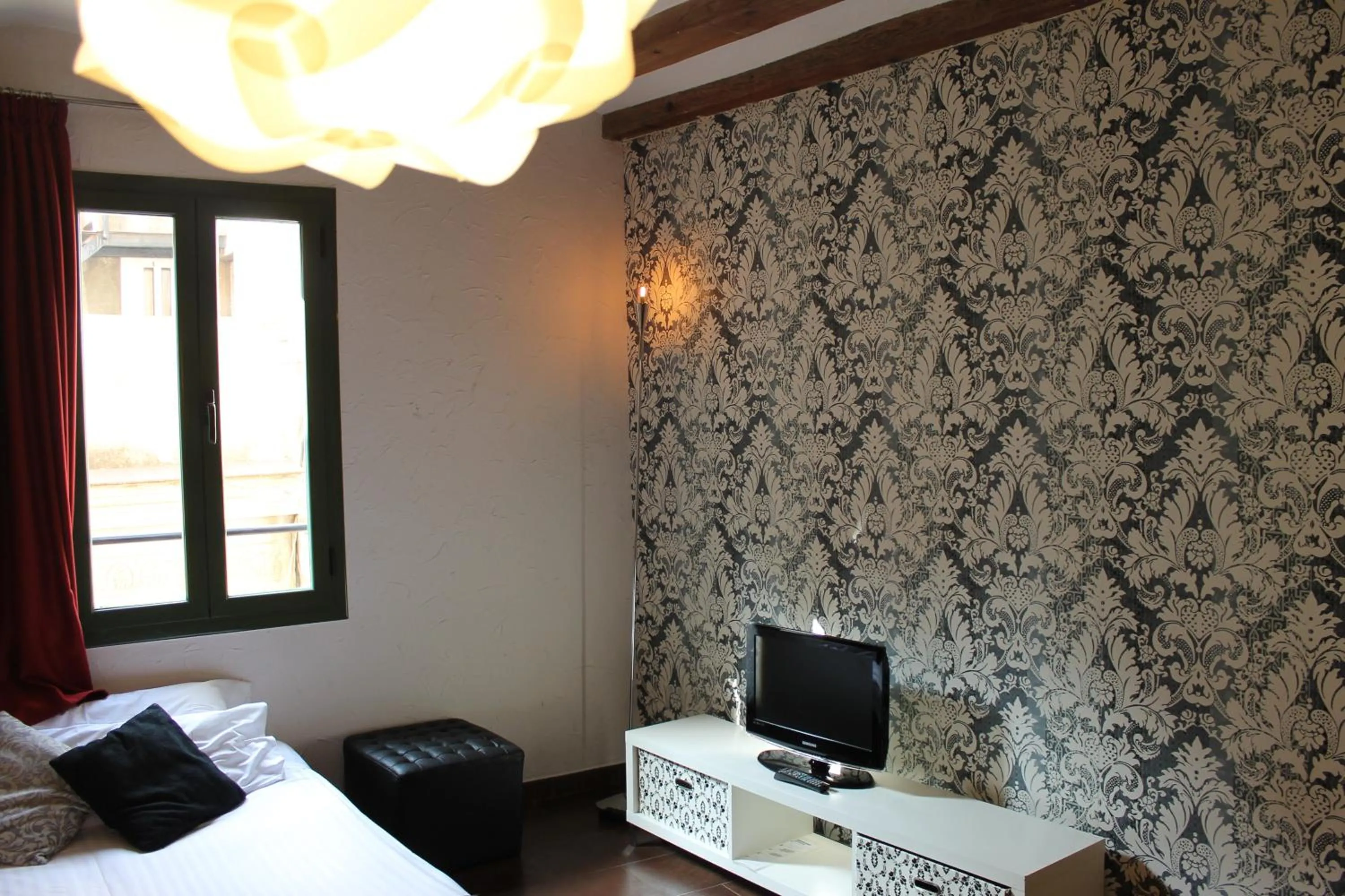 Living room, Bed in Apartaments Ciutat Vella