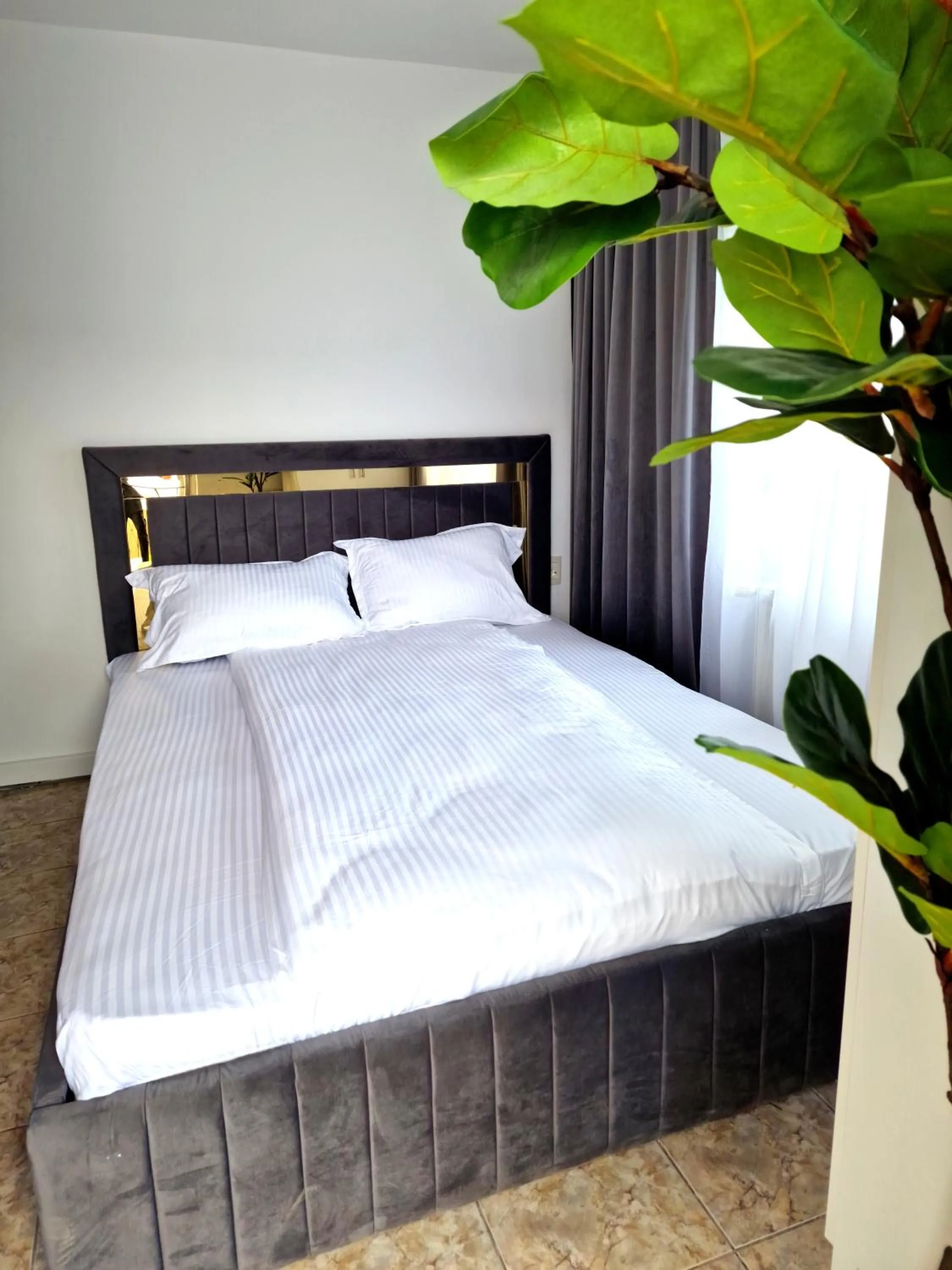Azzur Studios Aparthotel