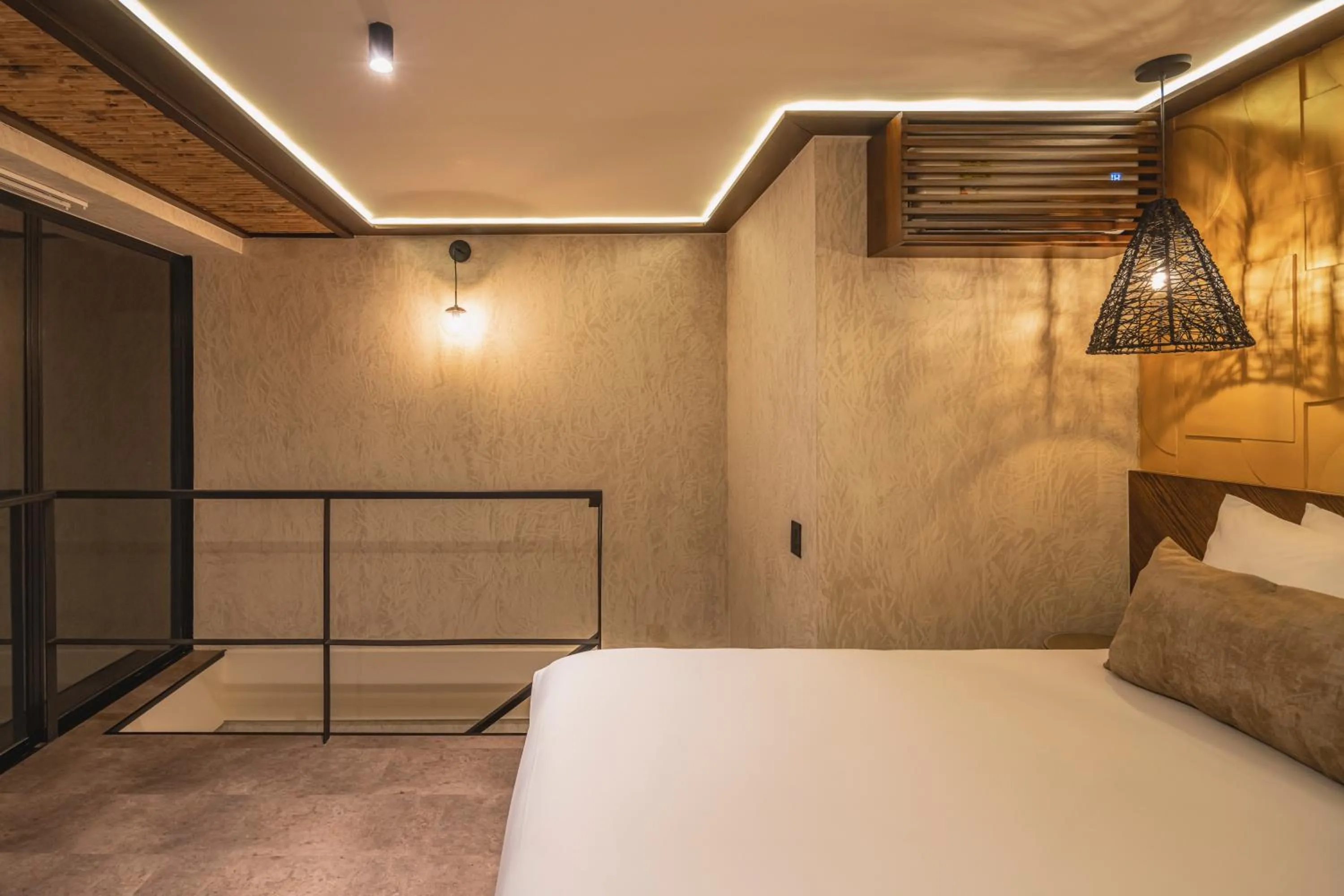 Bedroom, Bed in Golden Valley Hotel