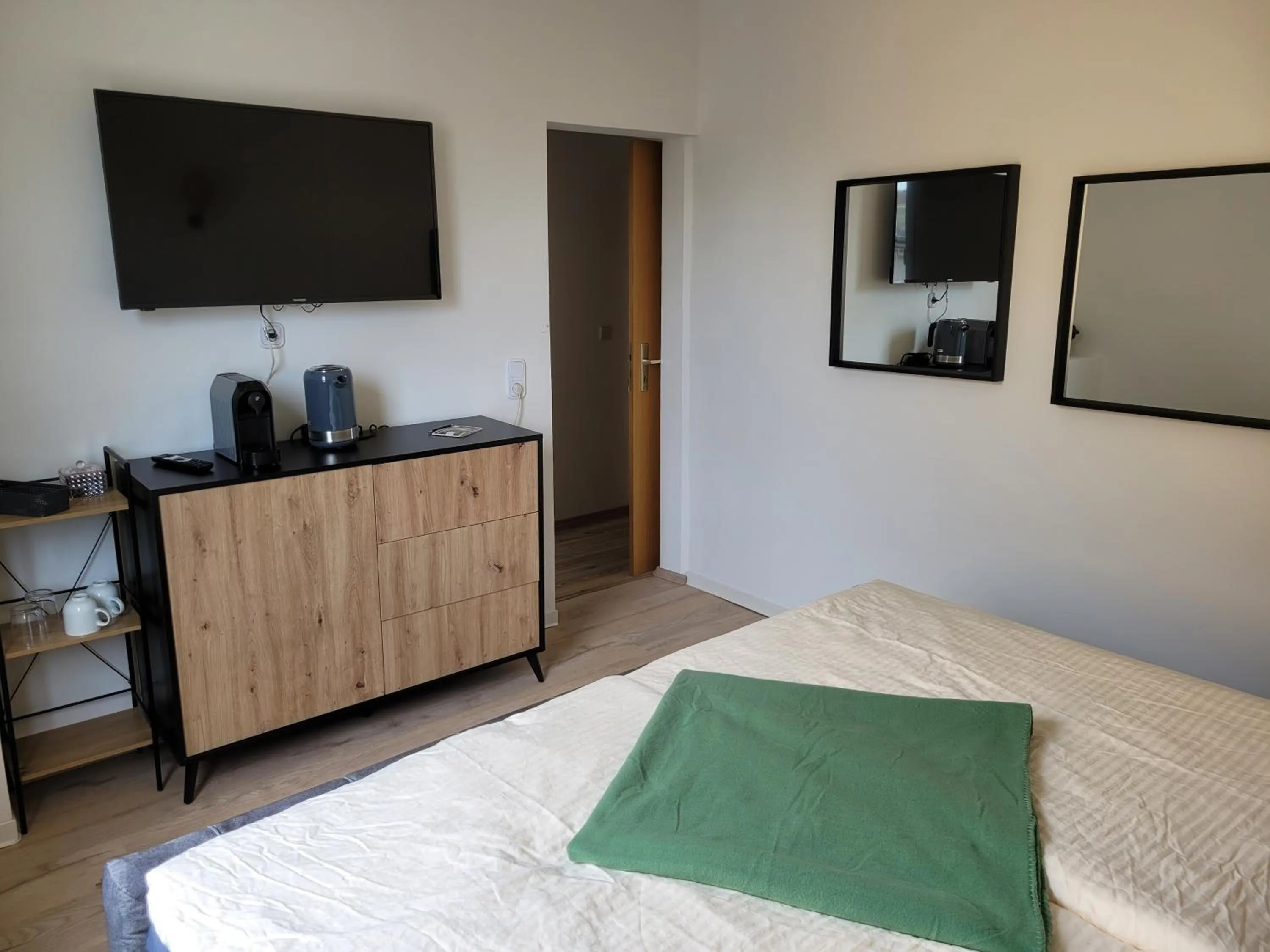 TV and multimedia, Bed in Lous Ferienhaus 4