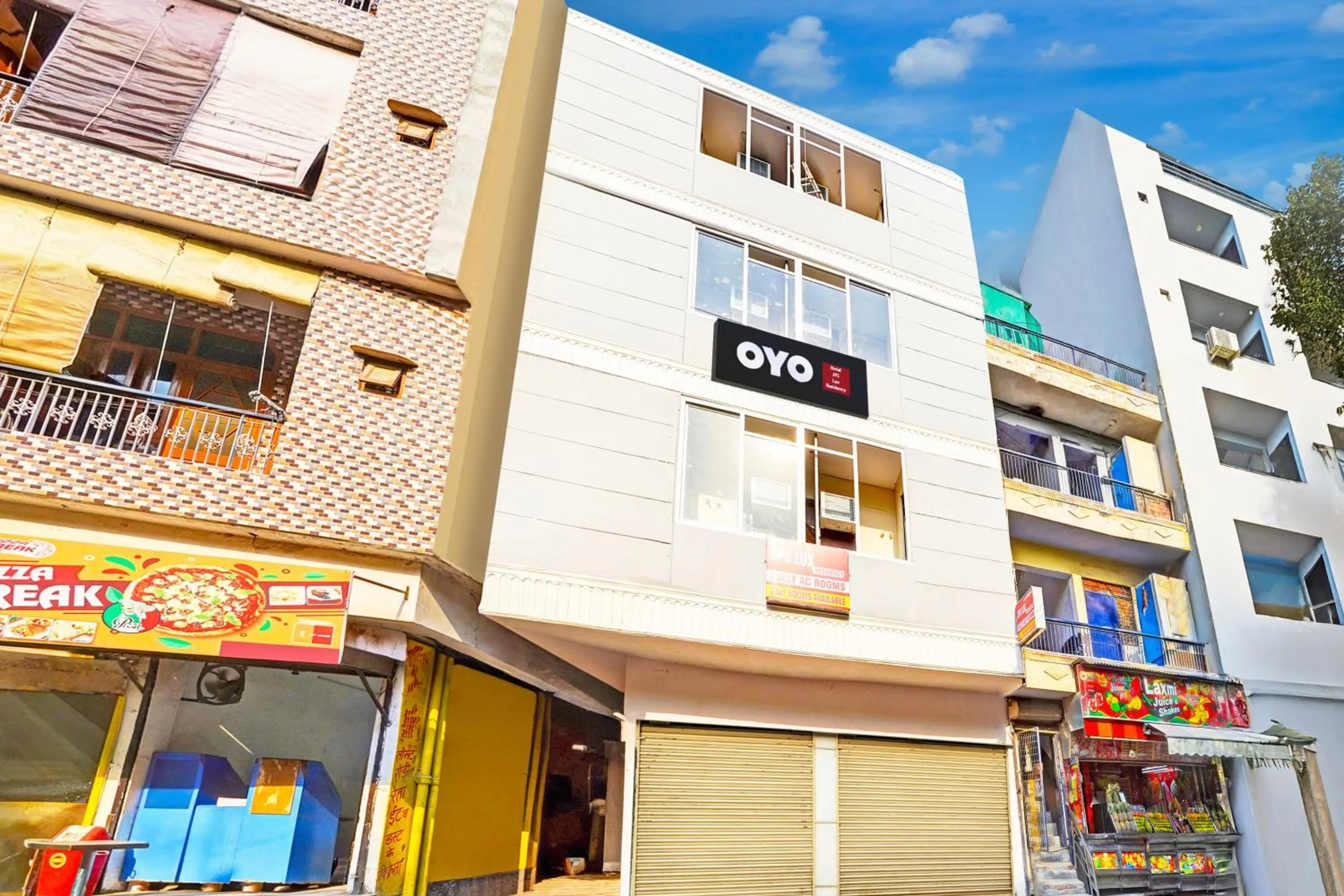 Facade/entrance in Super Hotel O JPS Lux