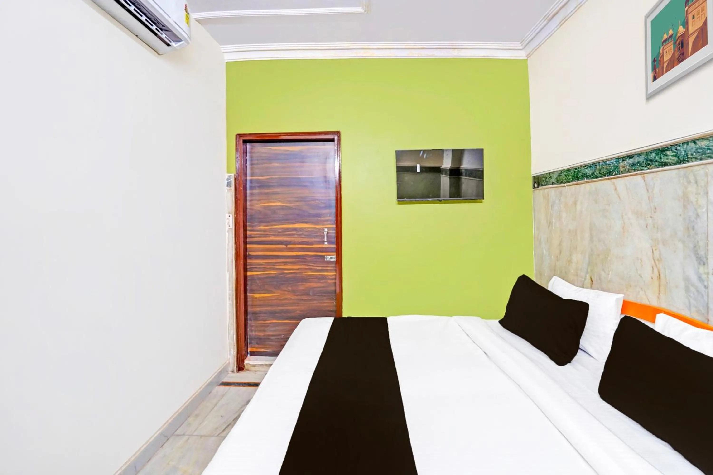 Bedroom, Bed in Super Hotel O JPS Lux