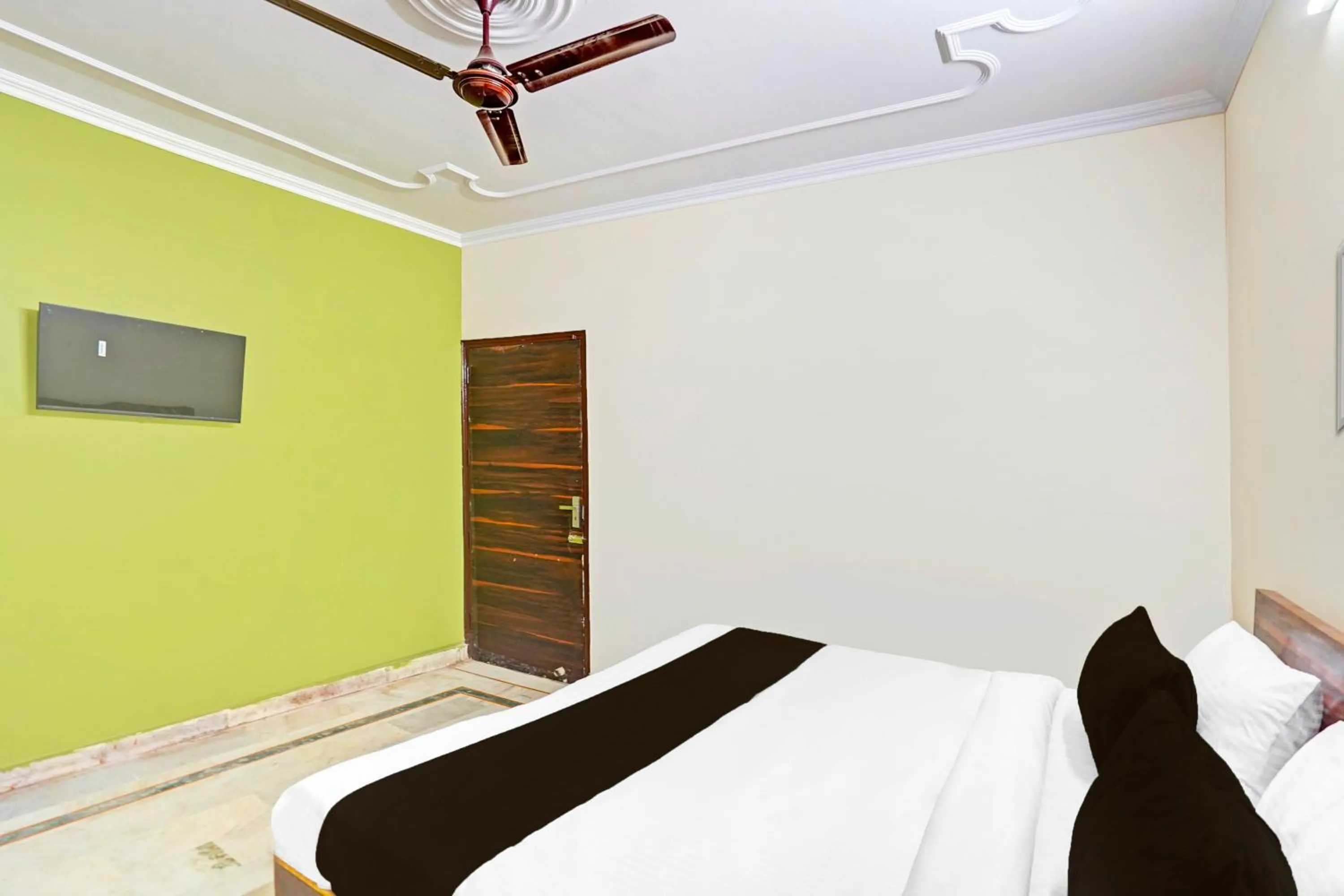 Bedroom, Bed in Super Hotel O JPS Lux