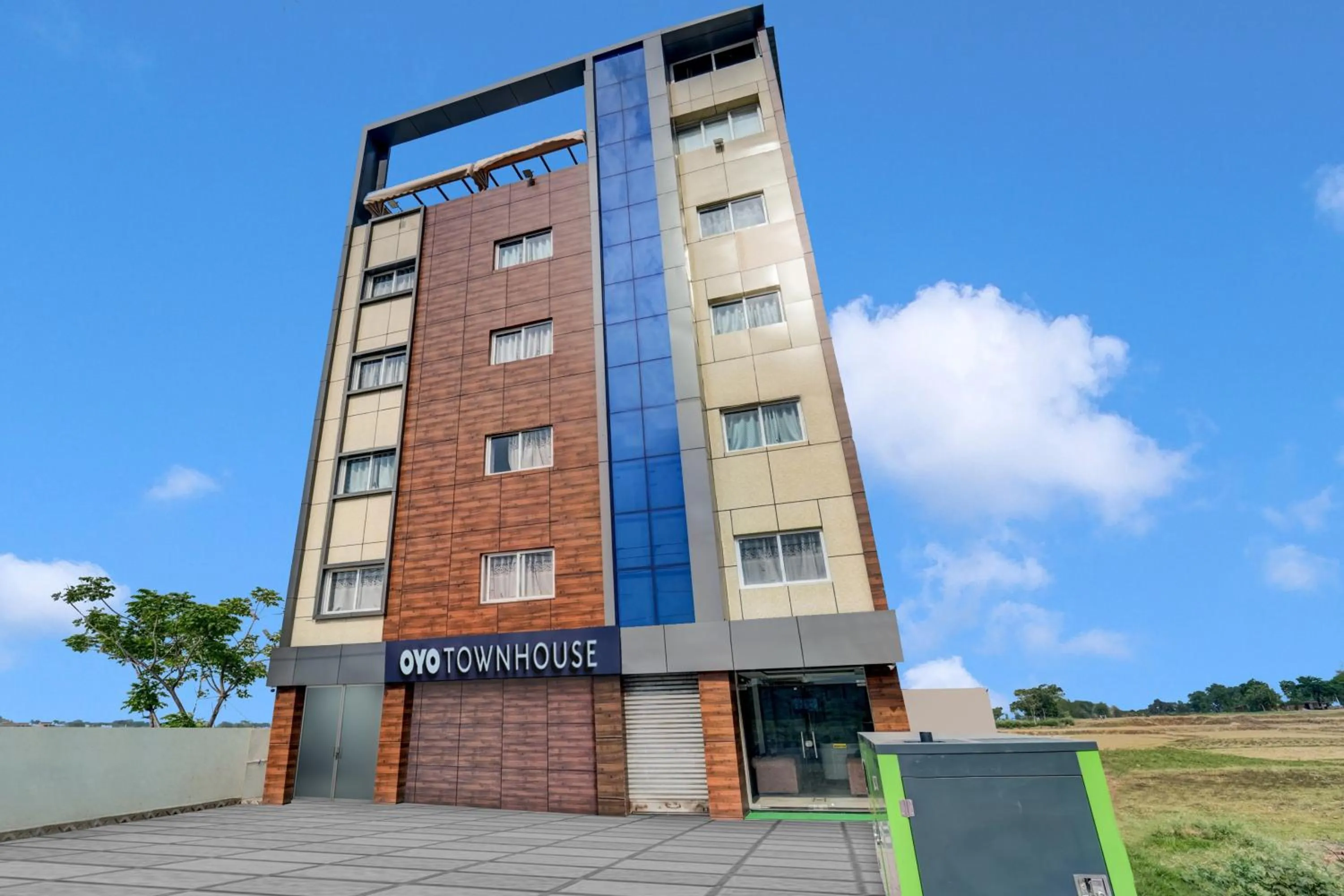 Facade/entrance in Super Townhouse La Vista