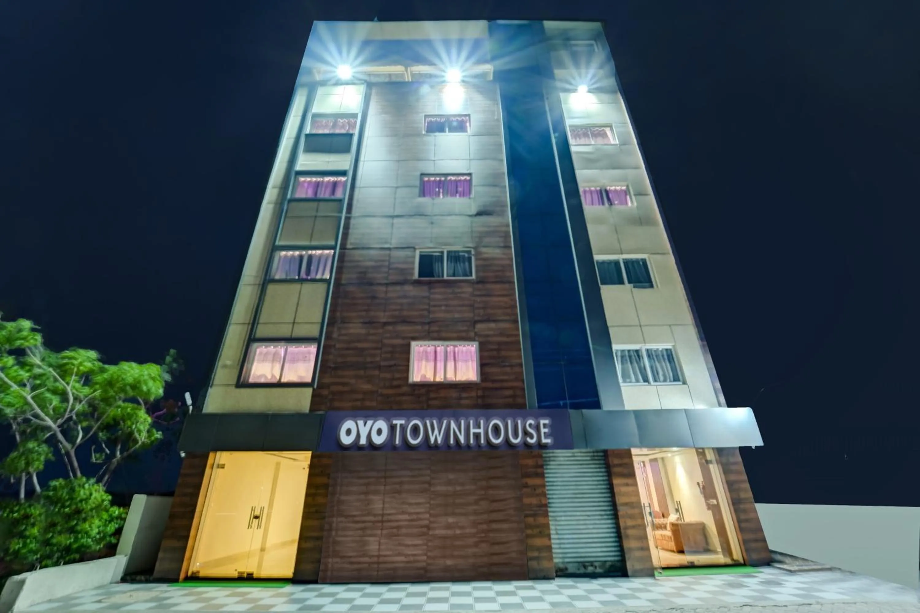 Facade/entrance in Super Townhouse La Vista