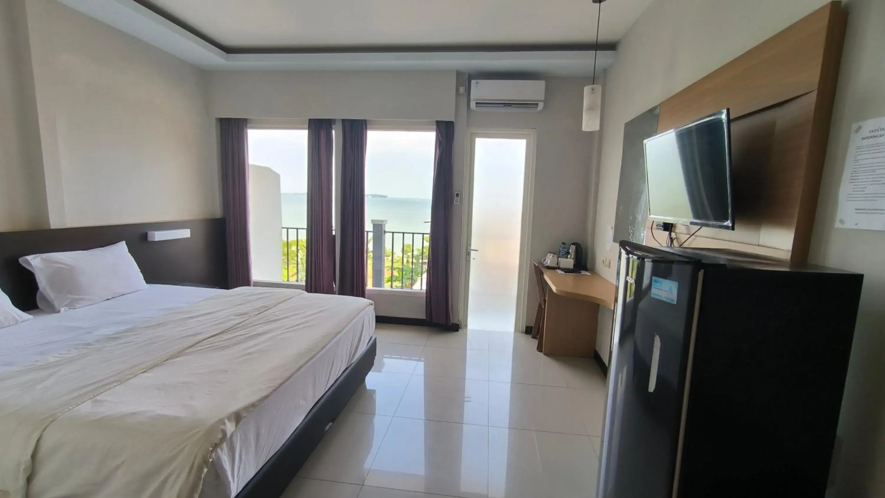 Bed in New Bandengan Beach Hotel Bed in New Bandengan Beach Hotel